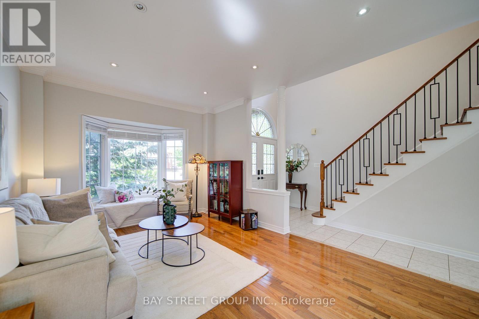19 Fountain Court, Richmond Hill, Ontario  L4S 2K4 - Photo 5 - N13471928