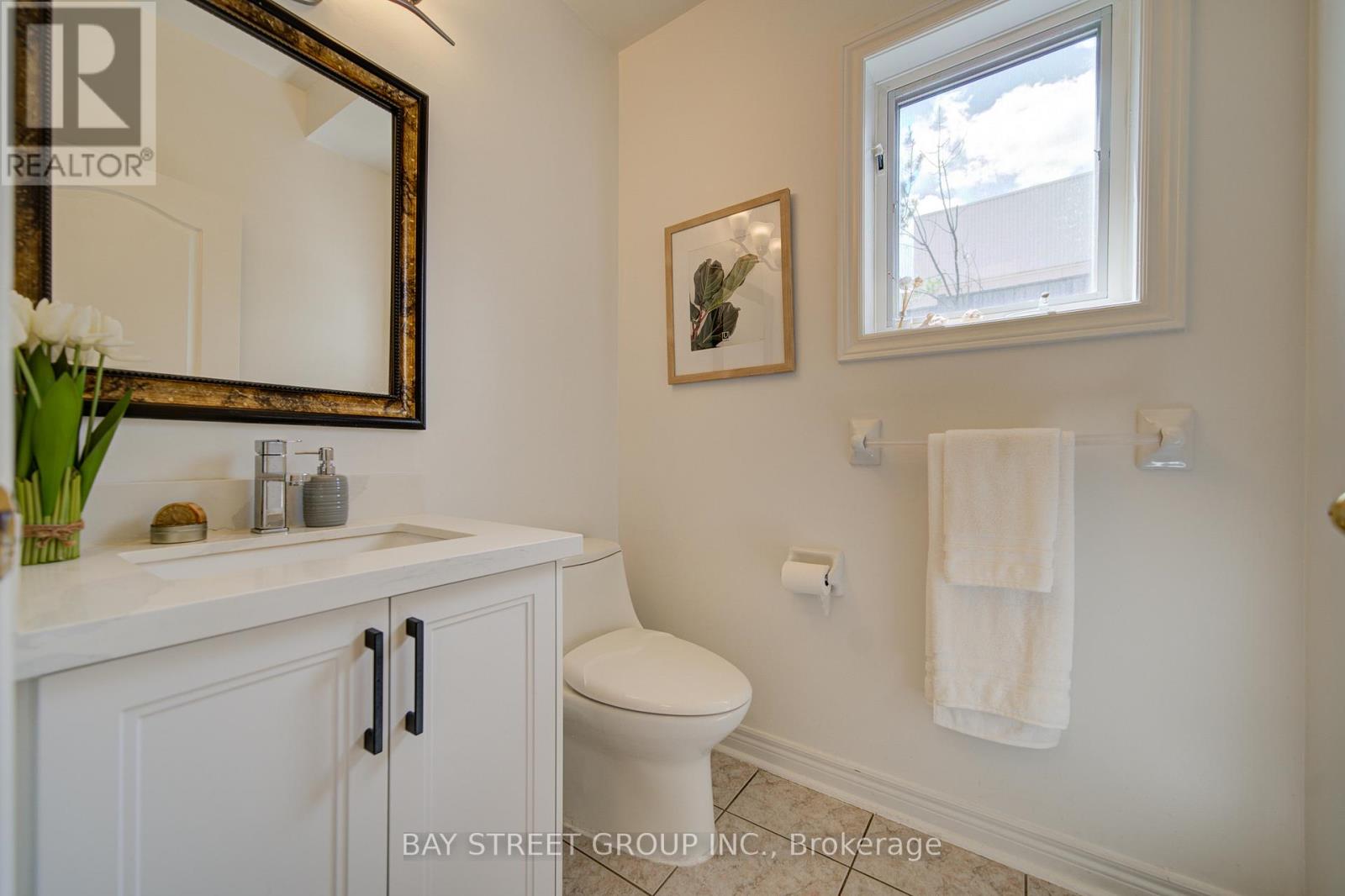 19 Fountain Court, Richmond Hill, Ontario  L4S 2K4 - Photo 9 - N13471928
