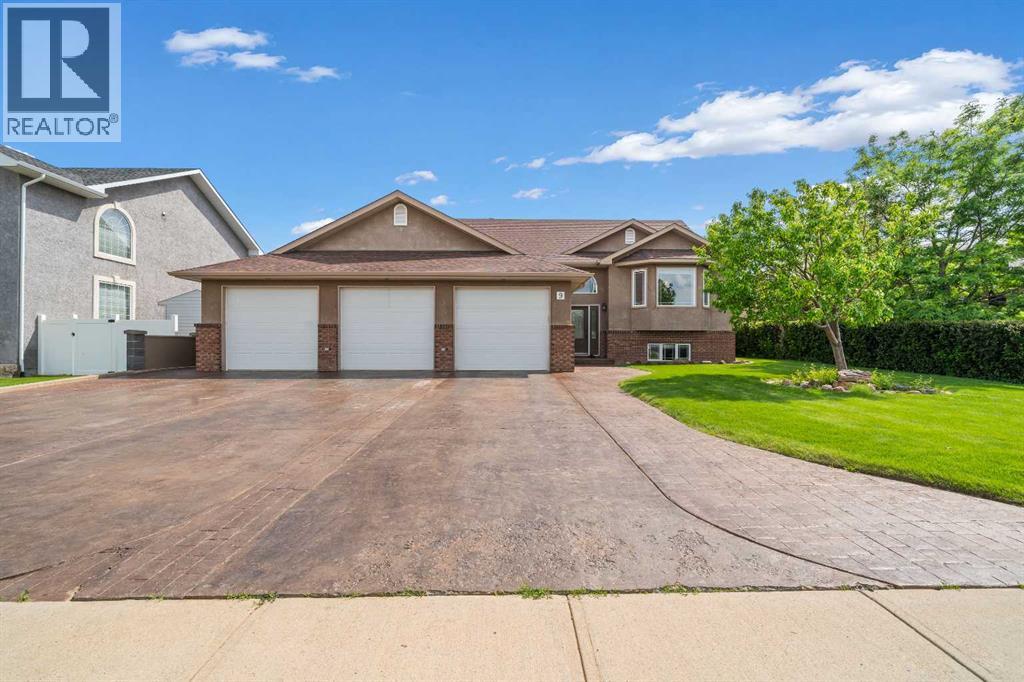 9 Cottonwood Close SW, Medicine Hat, Alberta  T1B 4R5 - Photo 3 - A2322505