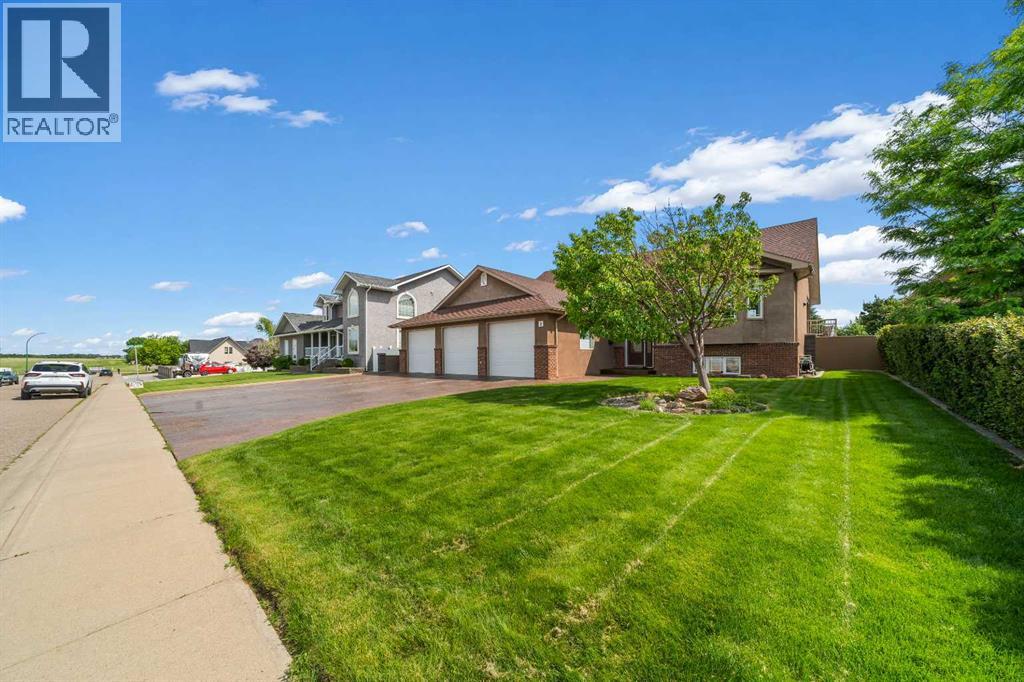 9 Cottonwood Close SW, Medicine Hat, Alberta  T1B 4R5 - Photo 5 - A2322505