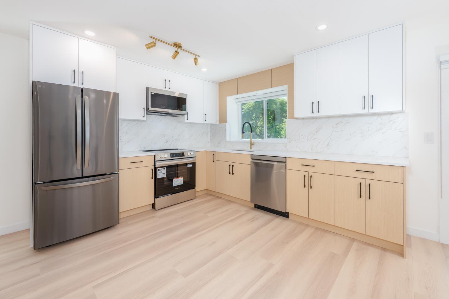 15092 19a Avenue, Surrey, British Columbia  V4A 7G8 - Photo 2 - R3136851