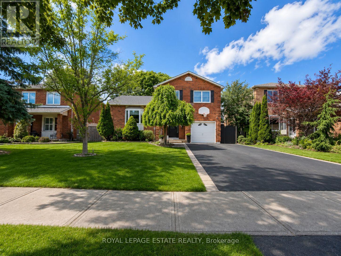 130 WILLIAM STEPHENSON DRIVE, Whitby, Ontario