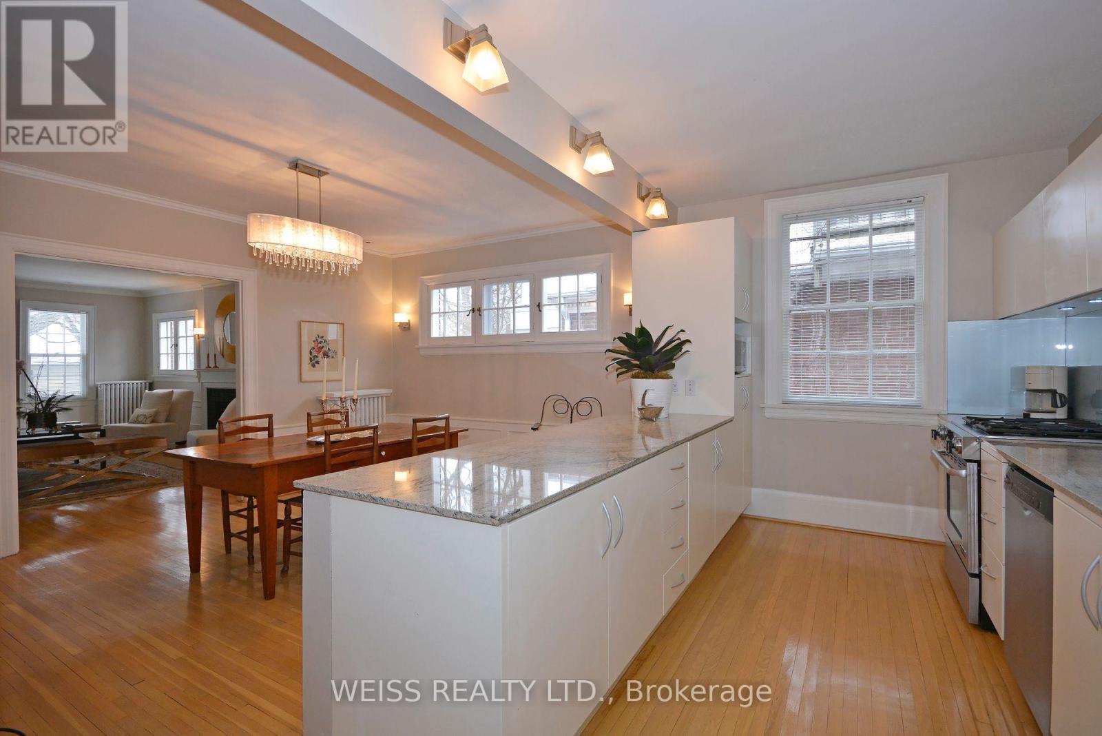 34 Edmund Avenue, Toronto, Ontario M4V 1H3 - Photo 4 - C13082830