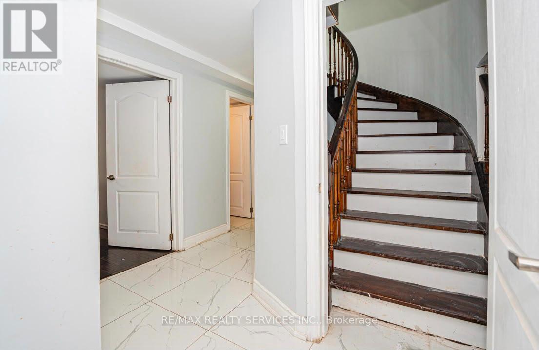 14 Conover Court, Brampton, Ontario  L6Y 3J5 - Photo 35 - W13469982