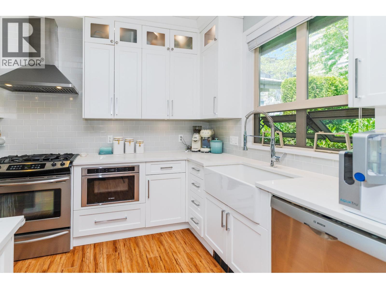 7 3138 Dayanee Springs Boulevard, Coquitlam, British Columbia  V3E 0B6 - Photo 2 - R3138155