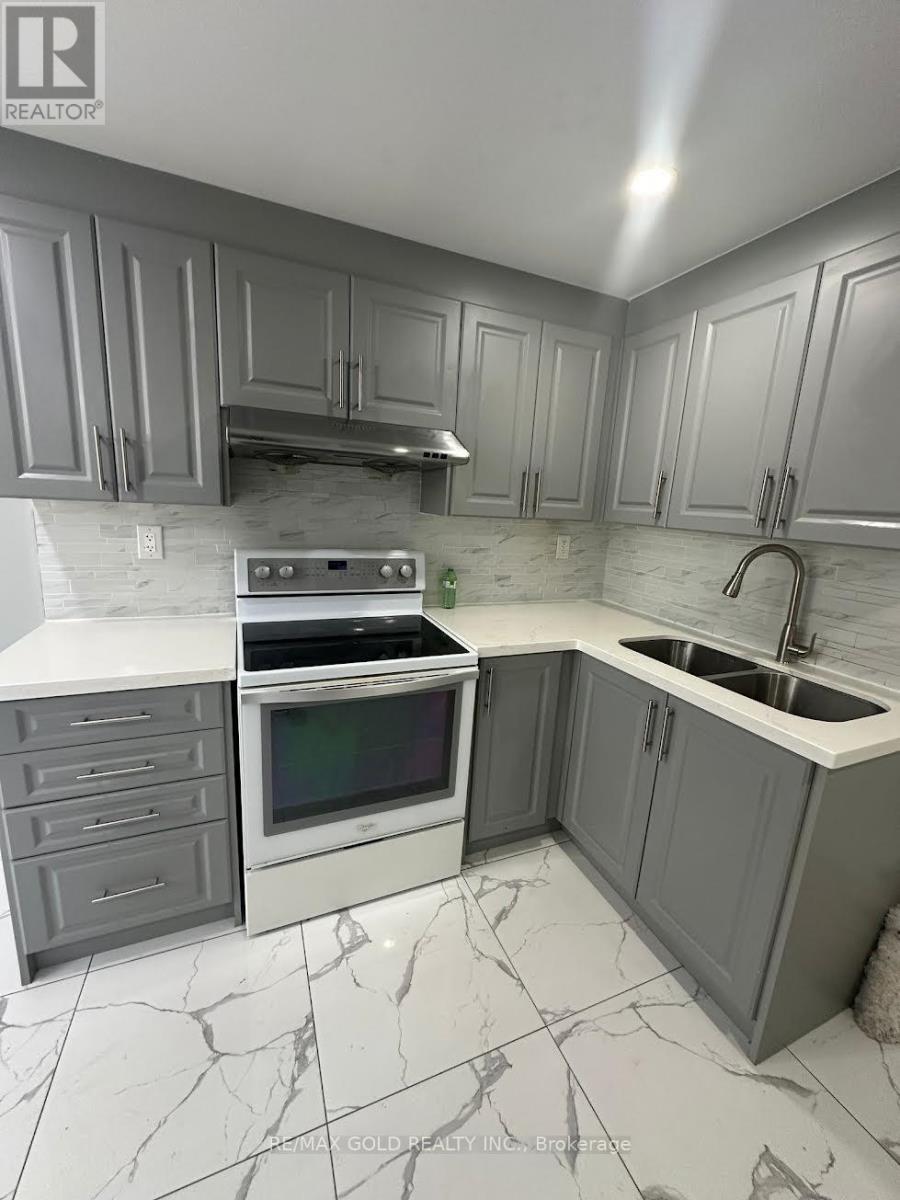 19 Benstrow Avenue, Toronto, Ontario  M9V 2Z5 - Photo 7 - W13472076
