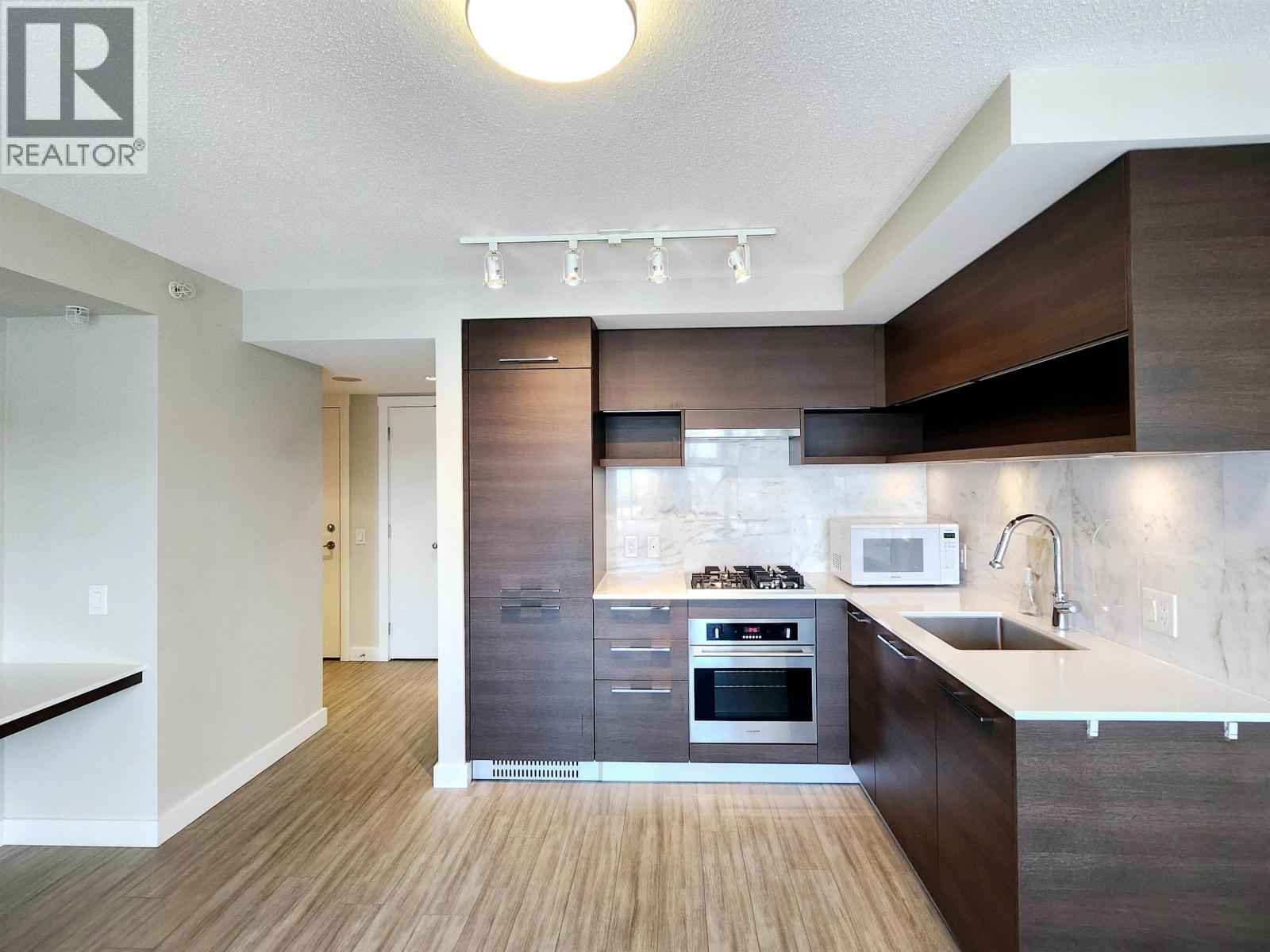 301 570 Emerson, Coquitlam, British Columbia  V3J 0G3 - Photo 5 - R3138164