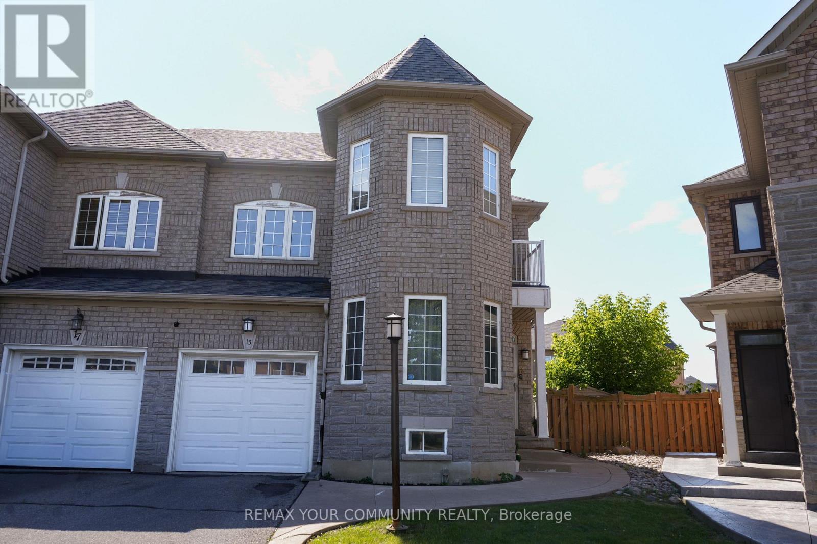 15 Bellefontaine Court, Vaughan, Ontario  L6A 4A7 - Photo 2 - N13441724