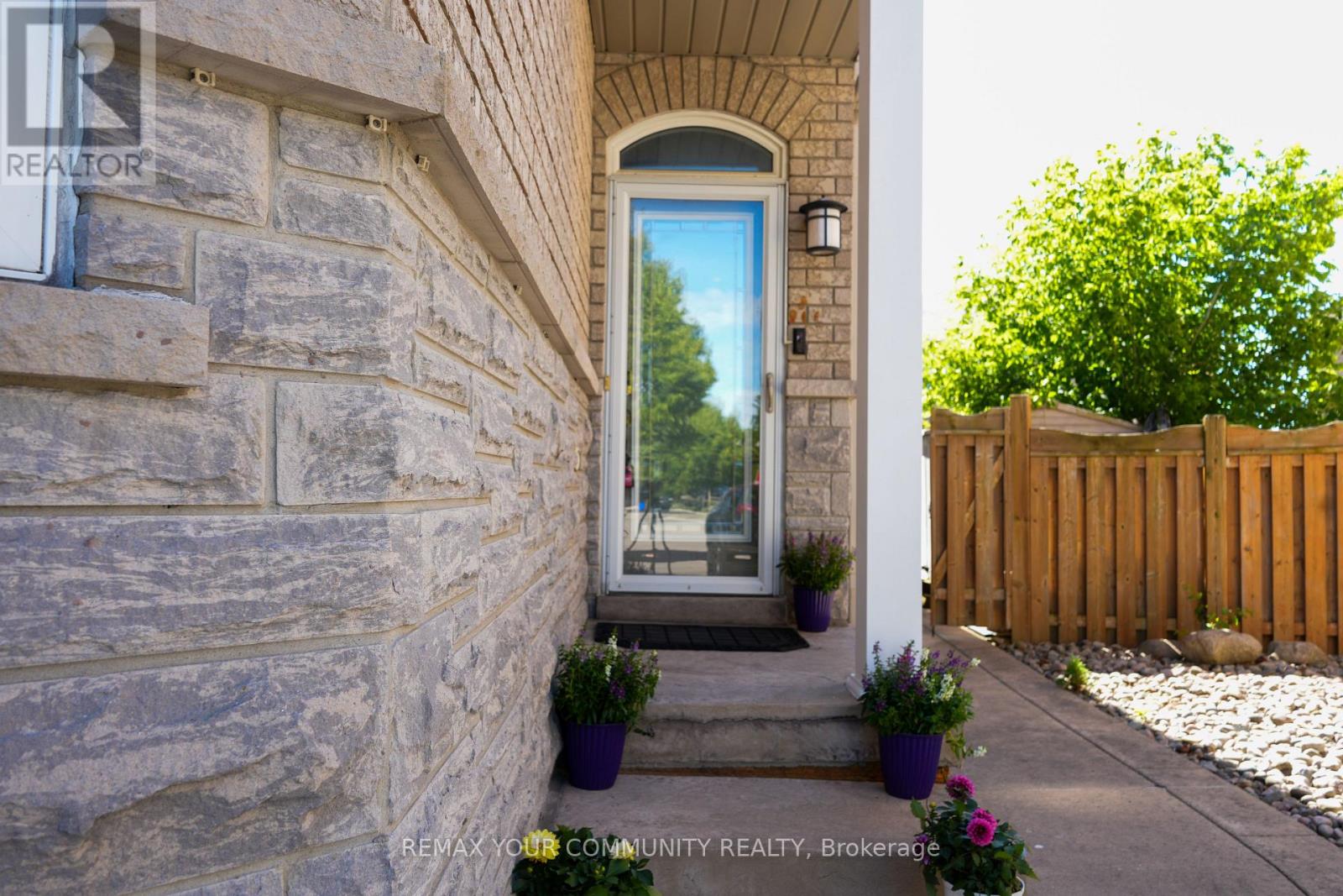 15 Bellefontaine Court, Vaughan, Ontario  L6A 4A7 - Photo 4 - N13441724