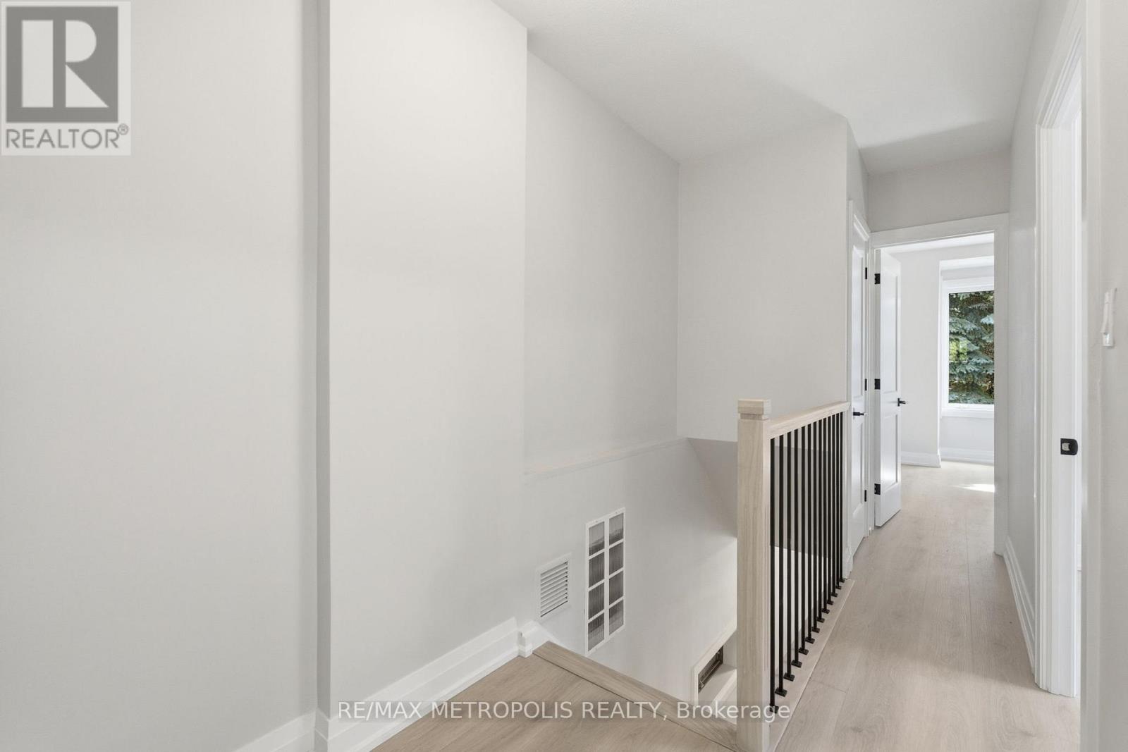 14 Mcroberts Avenue, Toronto, Ontario  M6E 4P4 - Photo 11 - W13472138