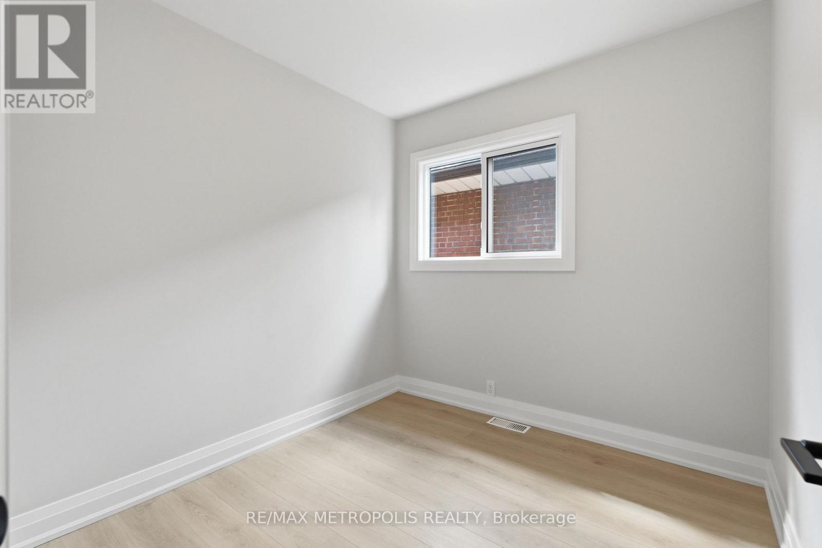 14 Mcroberts Avenue, Toronto, Ontario  M6E 4P4 - Photo 16 - W13472138