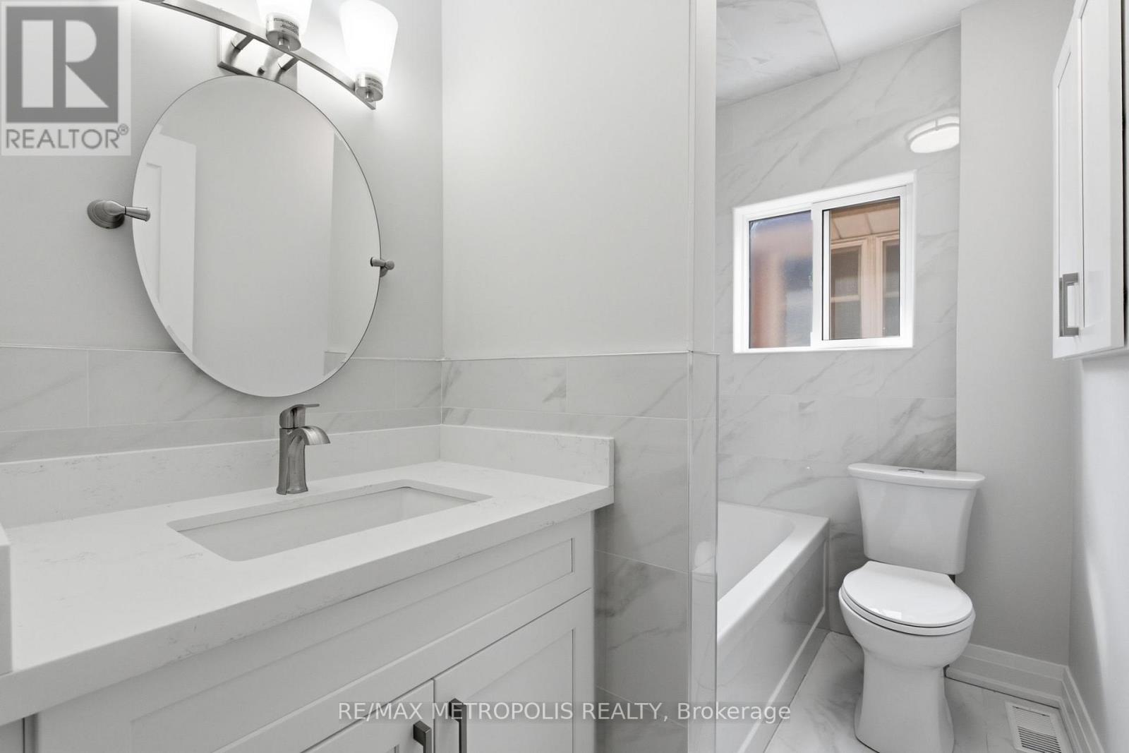 14 Mcroberts Avenue, Toronto, Ontario  M6E 4P4 - Photo 21 - W13472138