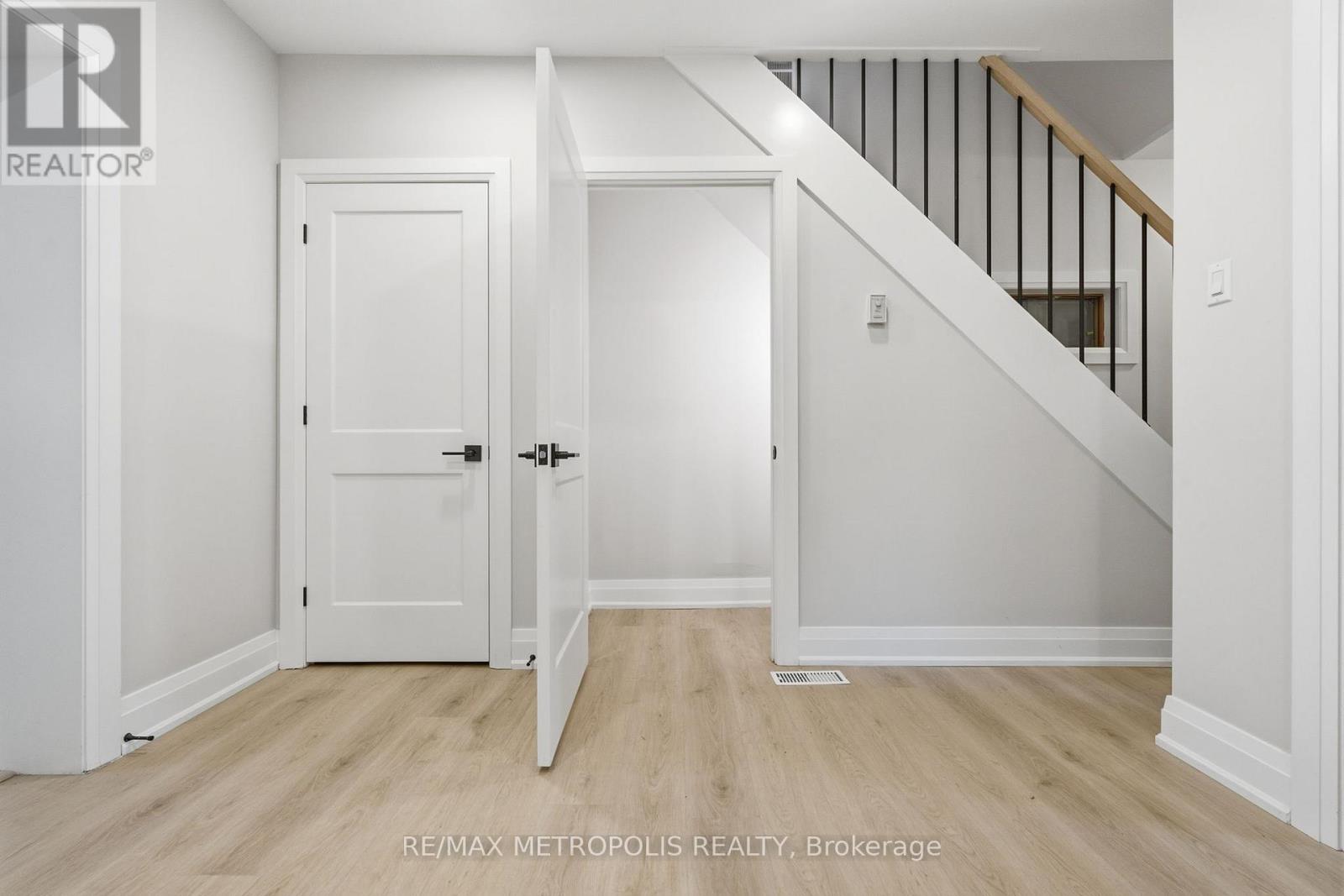 14 Mcroberts Avenue, Toronto, Ontario  M6E 4P4 - Photo 22 - W13472138