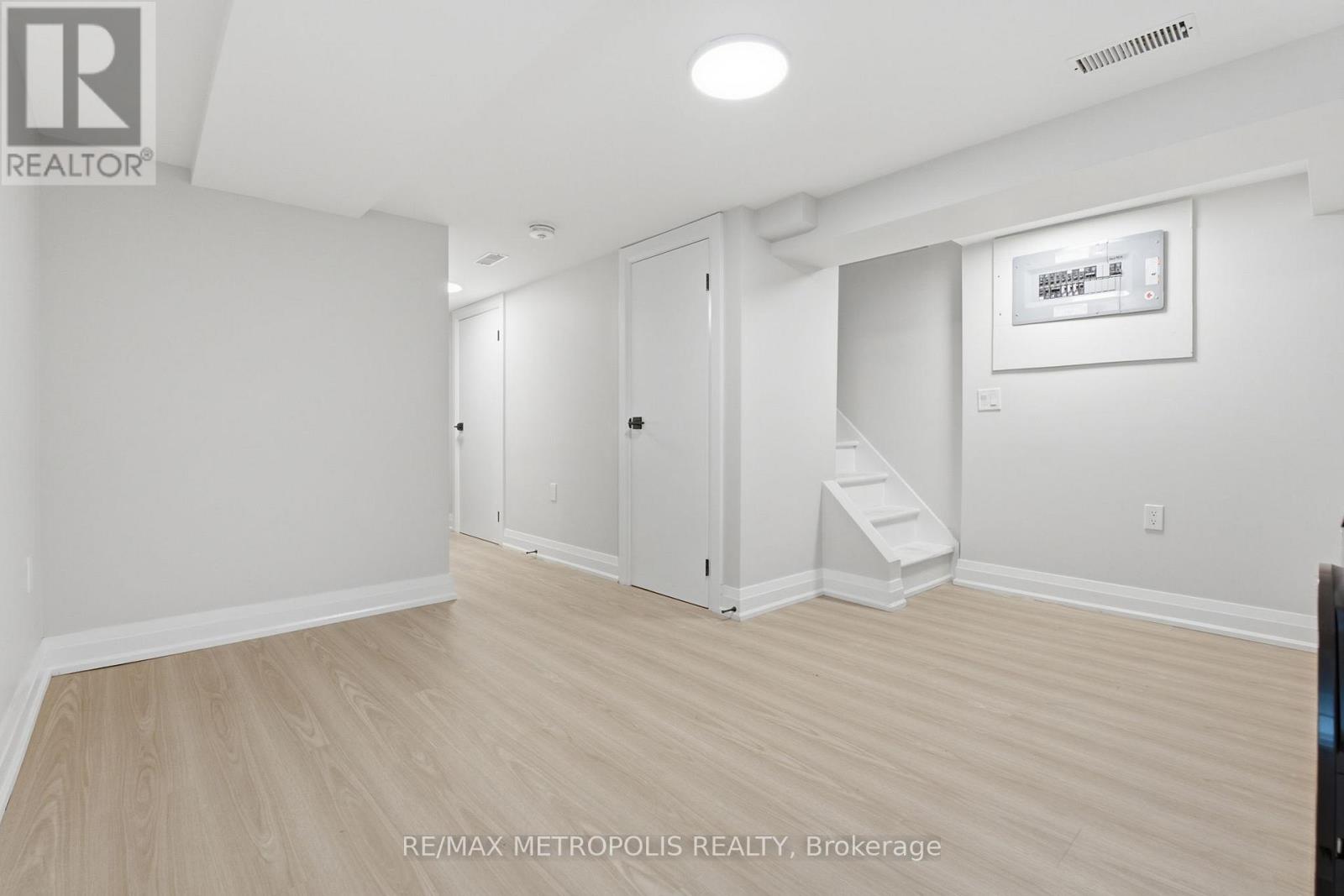 14 Mcroberts Avenue, Toronto, Ontario  M6E 4P4 - Photo 23 - W13472138