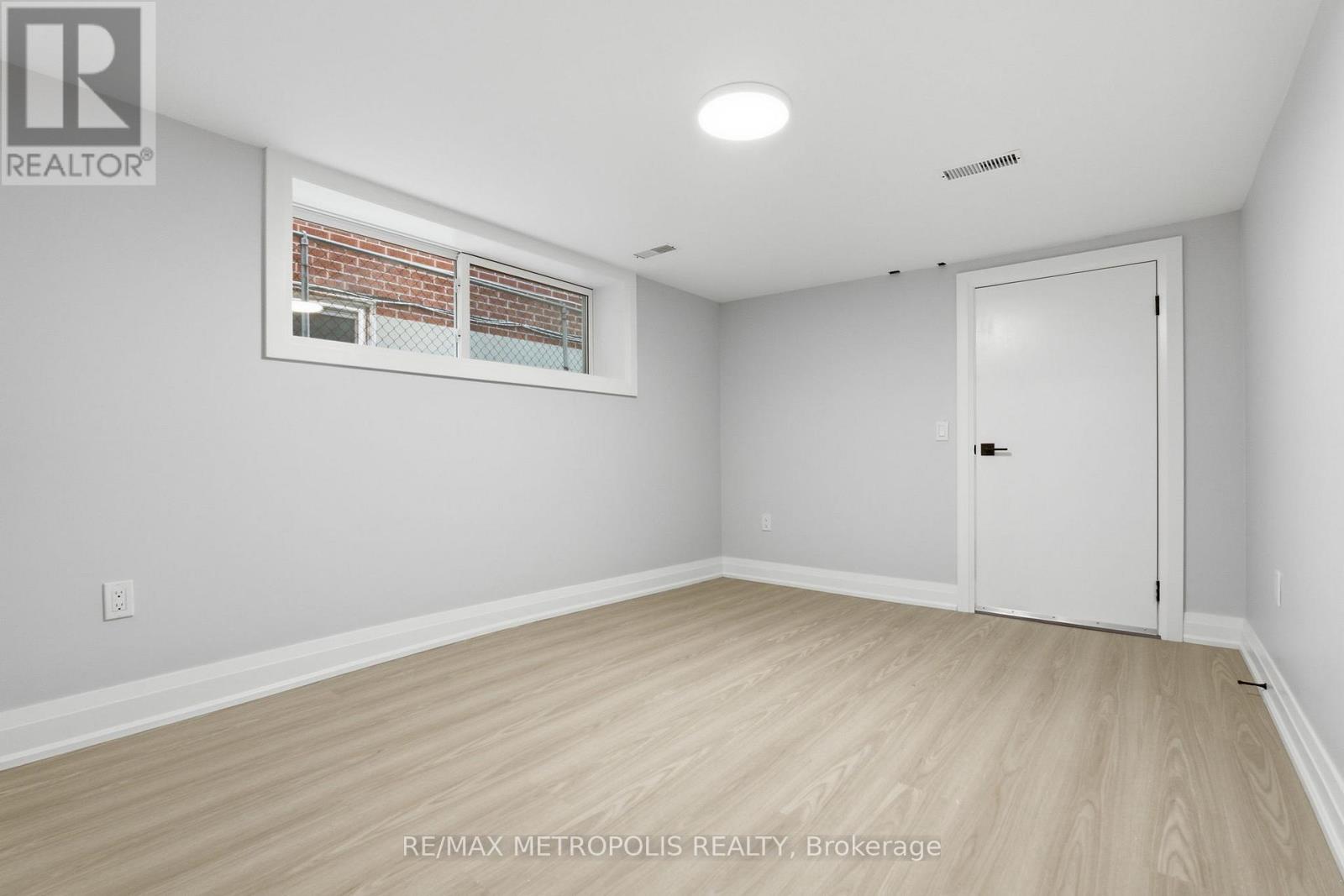 14 Mcroberts Avenue, Toronto, Ontario  M6E 4P4 - Photo 28 - W13472138