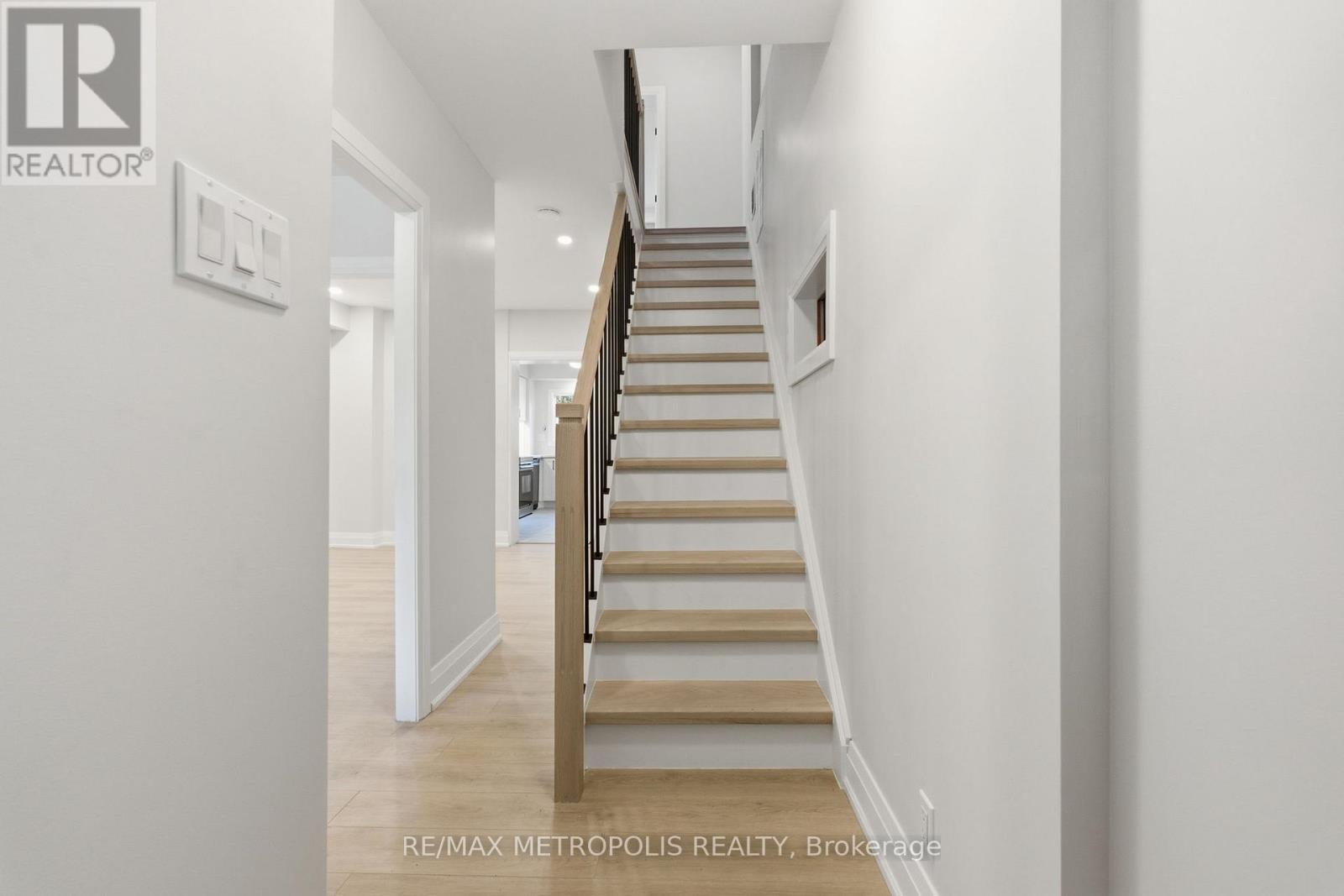 14 Mcroberts Avenue, Toronto, Ontario  M6E 4P4 - Photo 3 - W13472138
