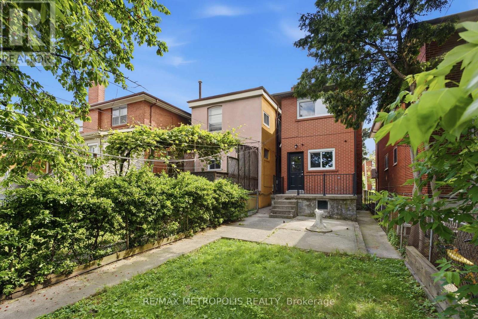 14 Mcroberts Avenue, Toronto, Ontario  M6E 4P4 - Photo 37 - W13472138
