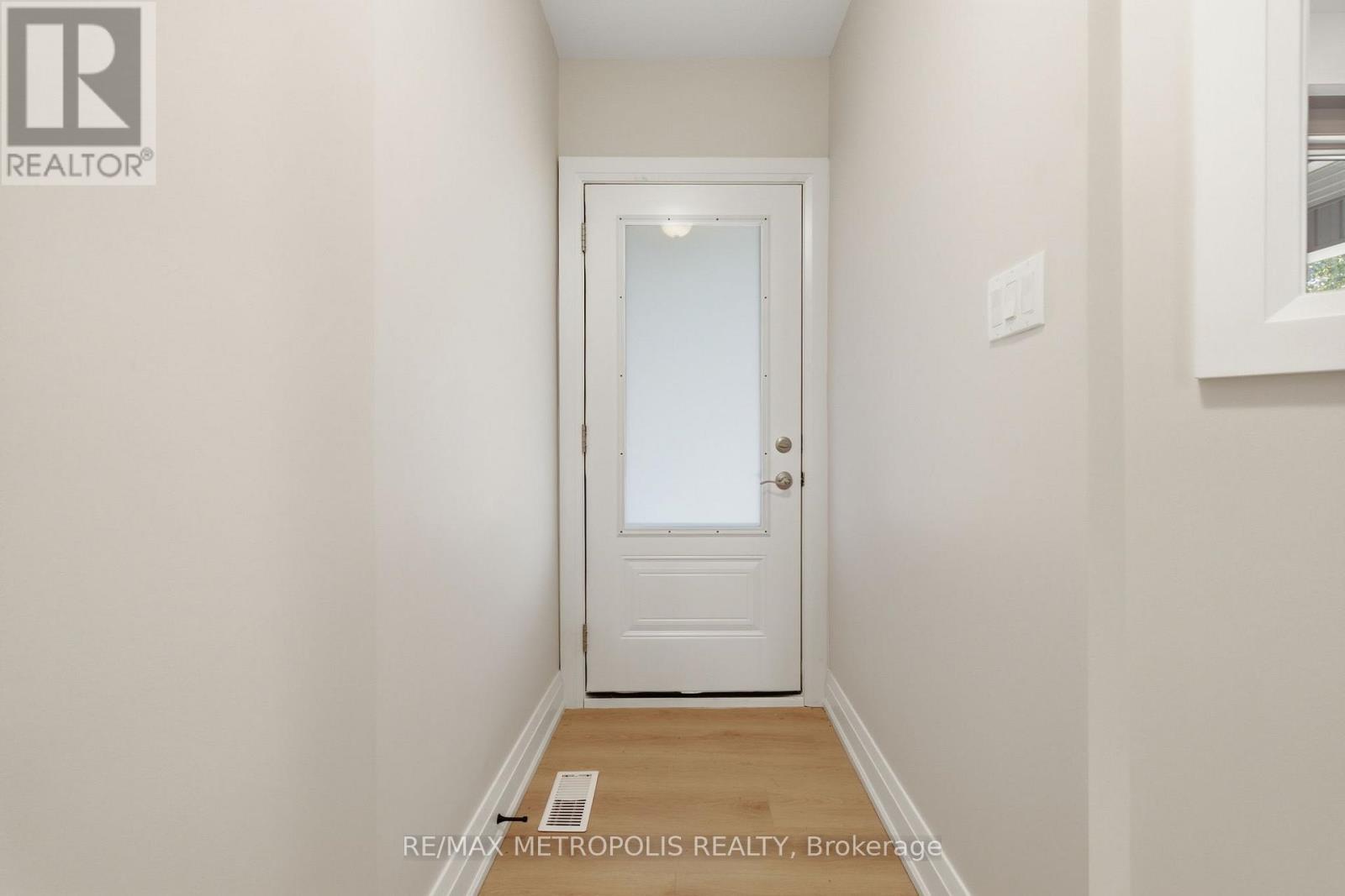 14 Mcroberts Avenue, Toronto, Ontario  M6E 4P4 - Photo 4 - W13472138