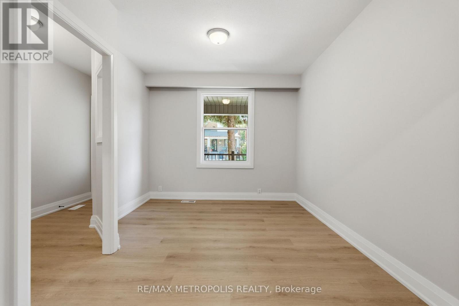14 Mcroberts Avenue, Toronto, Ontario  M6E 4P4 - Photo 5 - W13472138
