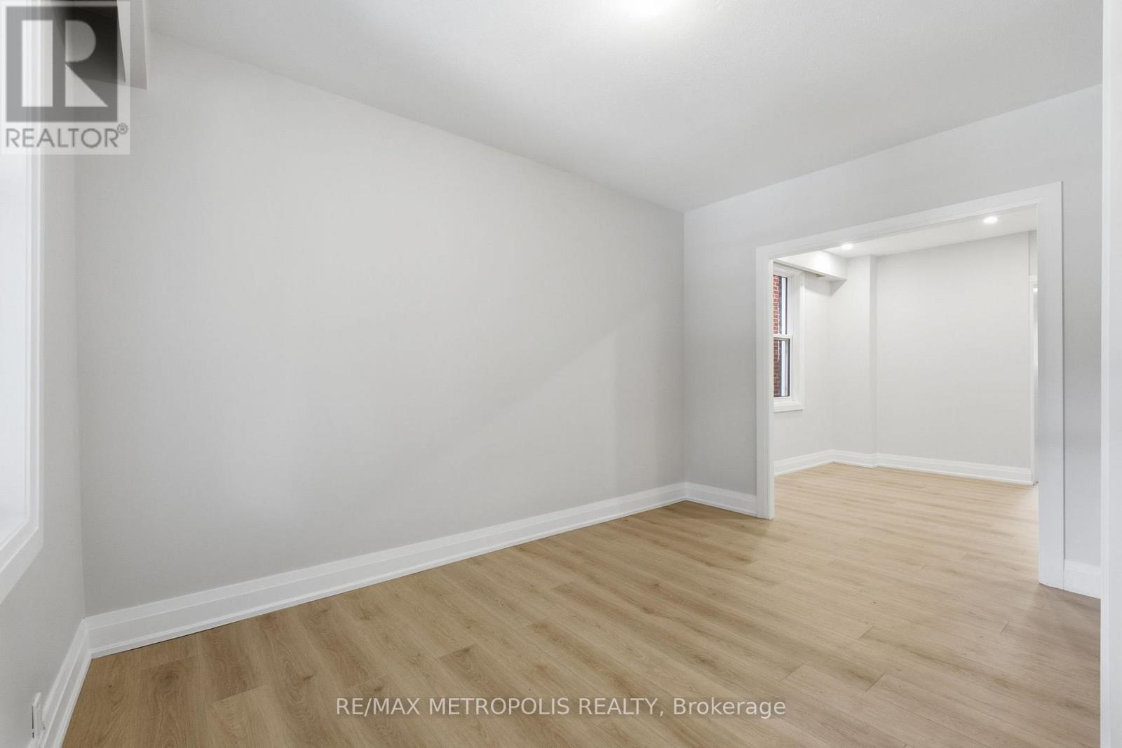 14 Mcroberts Avenue, Toronto, Ontario  M6E 4P4 - Photo 6 - W13472138