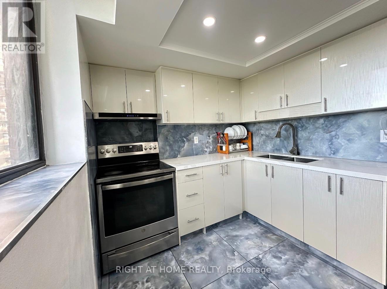 605 - 757 Victoria Park Avenue, Toronto, Ontario  M4C 5N8 - Photo 5 - E13464692