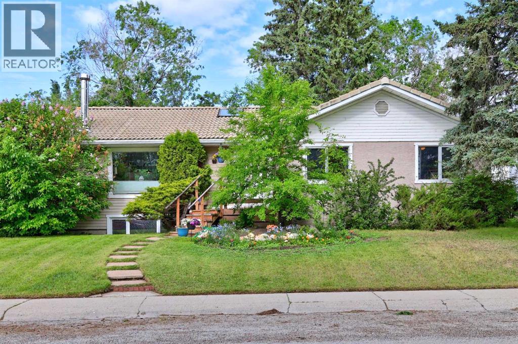 4911 43 Street SW, Calgary, Alberta