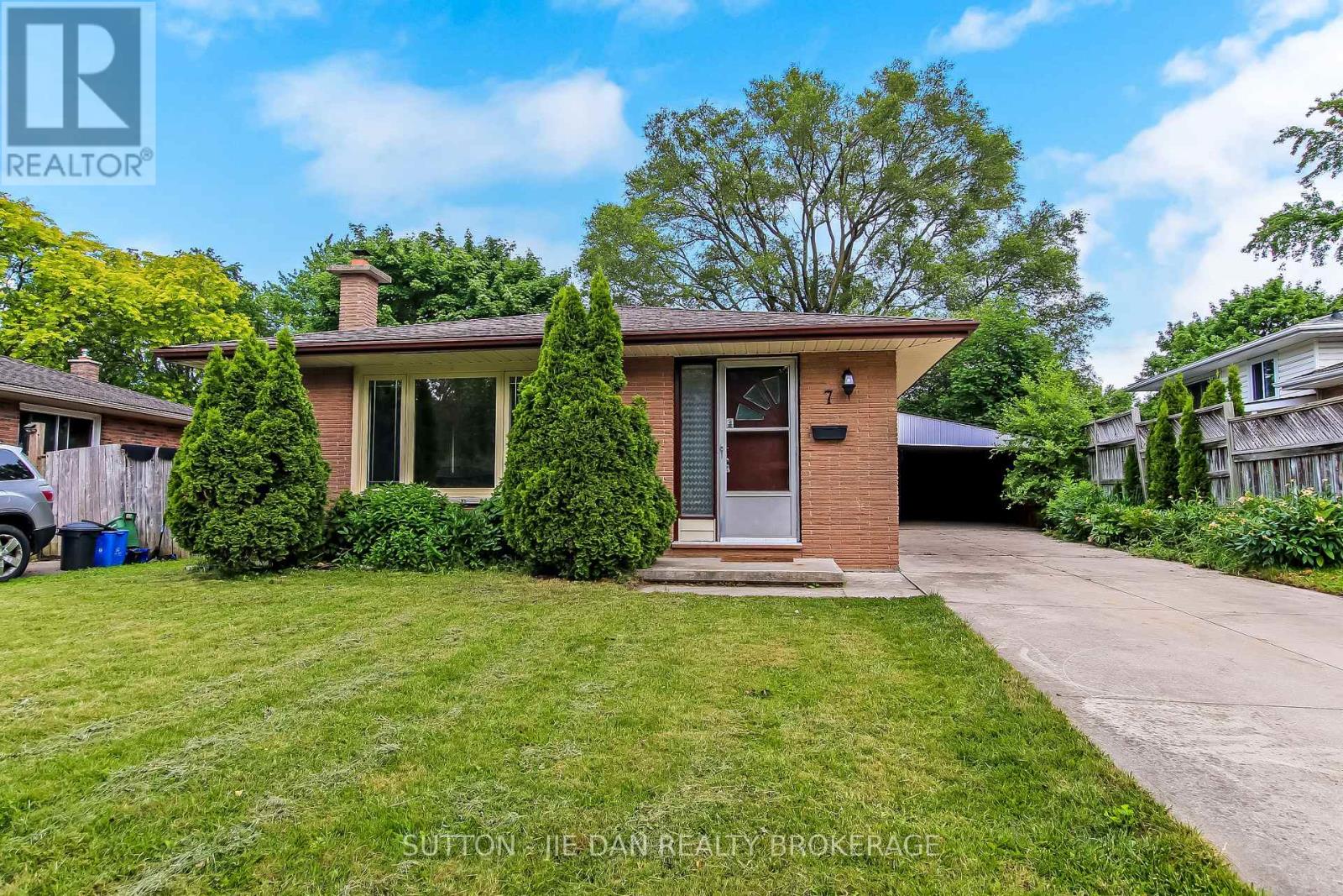 7 BAFFIN PLACE, London East, Ontario