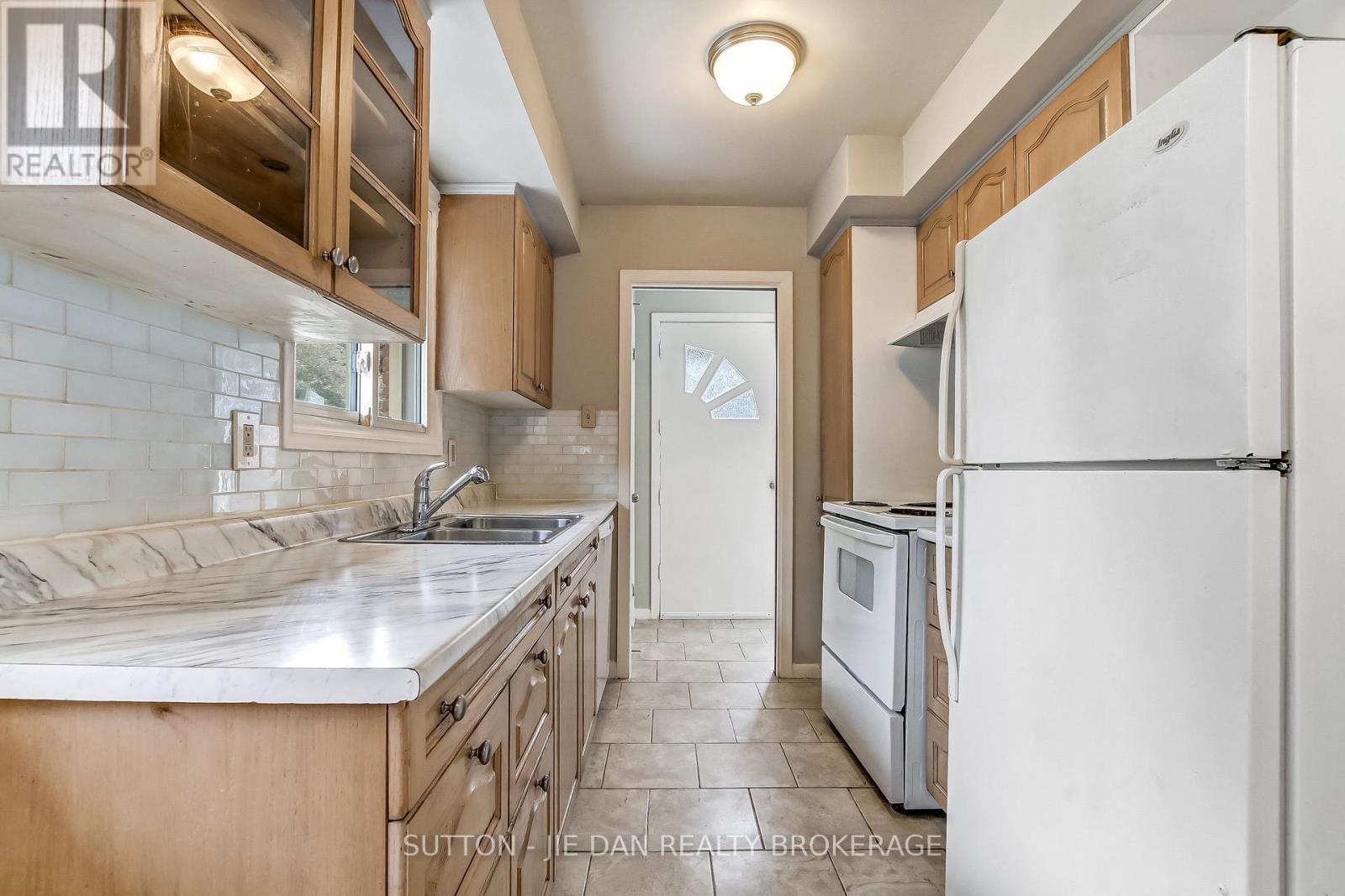7 Baffin Place, London East, Ontario  N5V 1E8 - Photo 3 - X13472172