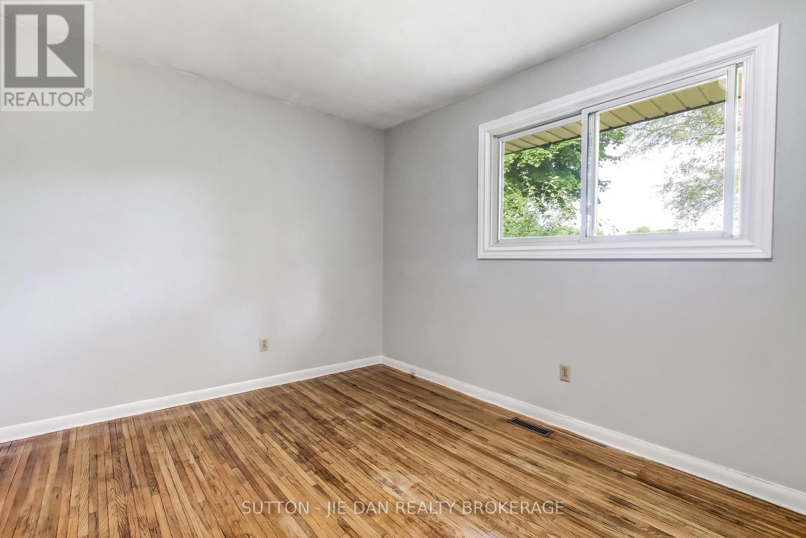 7 Baffin Place, London East, Ontario  N5V 1E8 - Photo 4 - X13472172