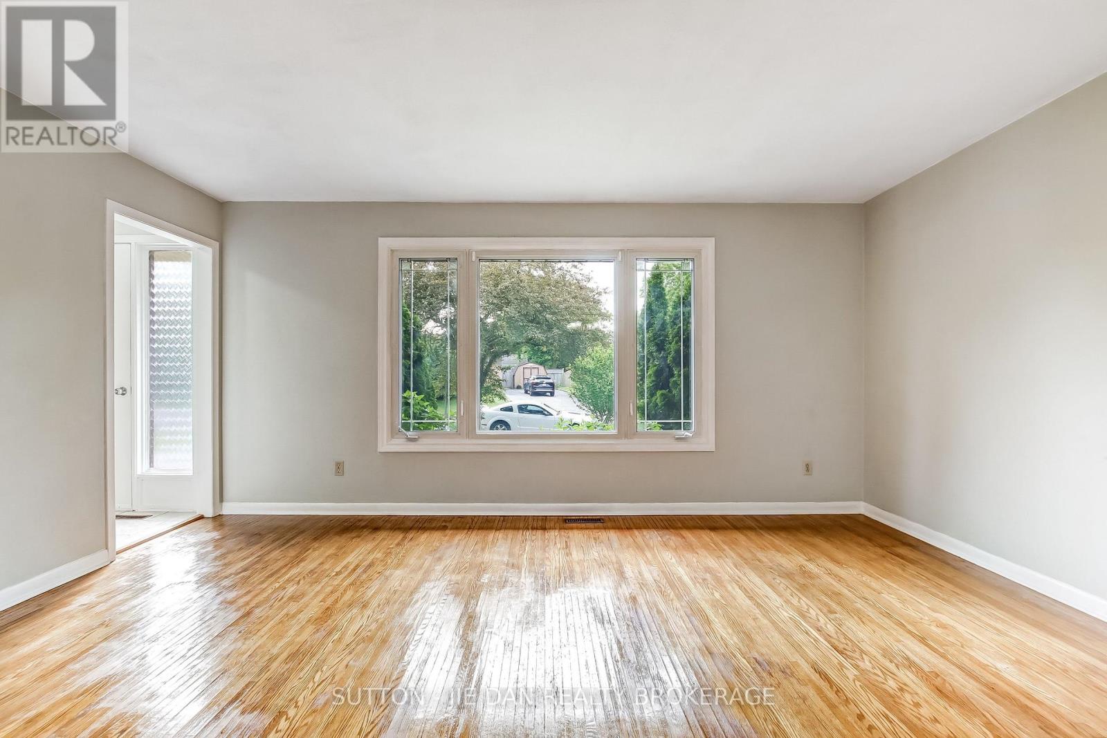 7 Baffin Place, London East, Ontario  N5V 1E8 - Photo 5 - X13472172
