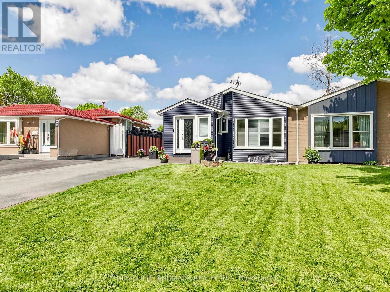 42 Glenmore Crescent, Brampton, Ontario  L6S 1H8 - Photo 2 - W13472150