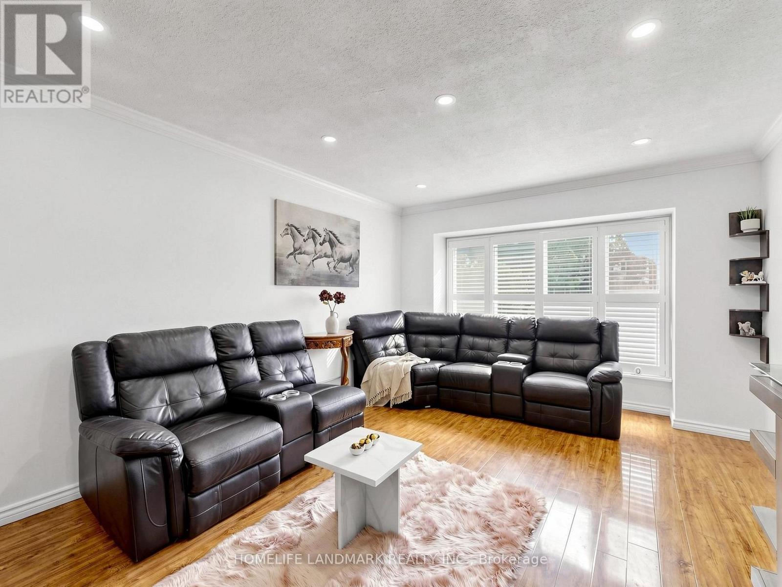 42 Glenmore Crescent, Brampton, Ontario  L6S 1H8 - Photo 3 - W13472150