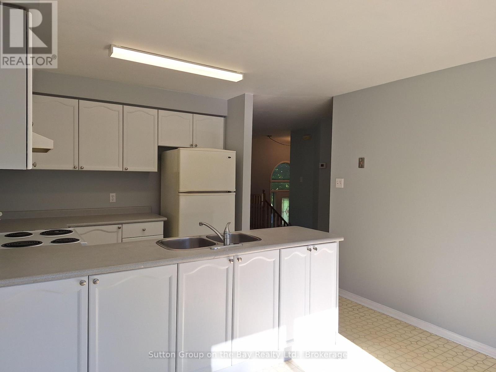 67 Fernbrook Drive, Wasaga Beach, Ontario  L9Z 1G4 - Photo 4 - S13472204