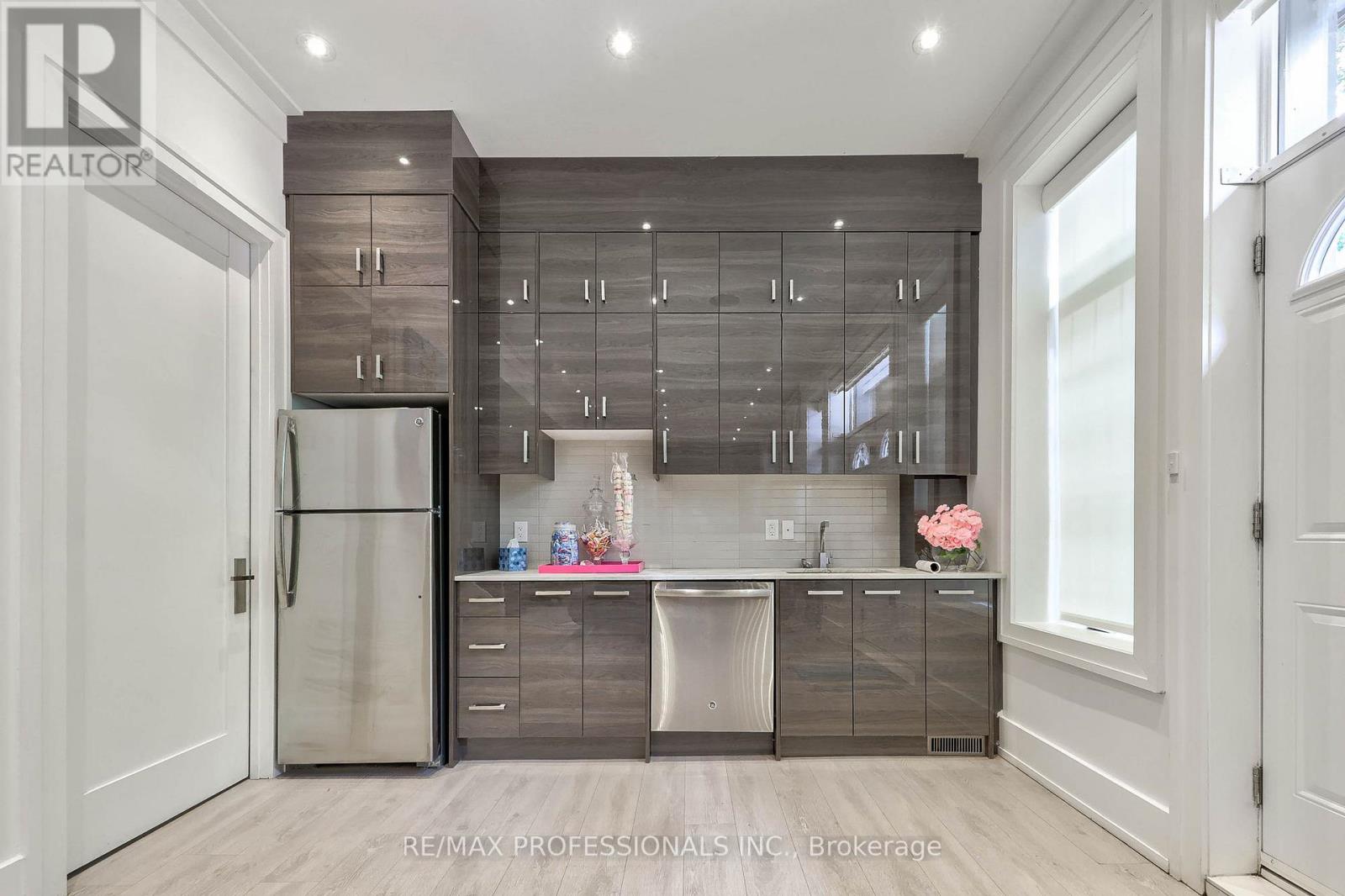 29 Avon Park, Toronto, Ontario  M8Z 3X4 - Photo 42 - W13472178