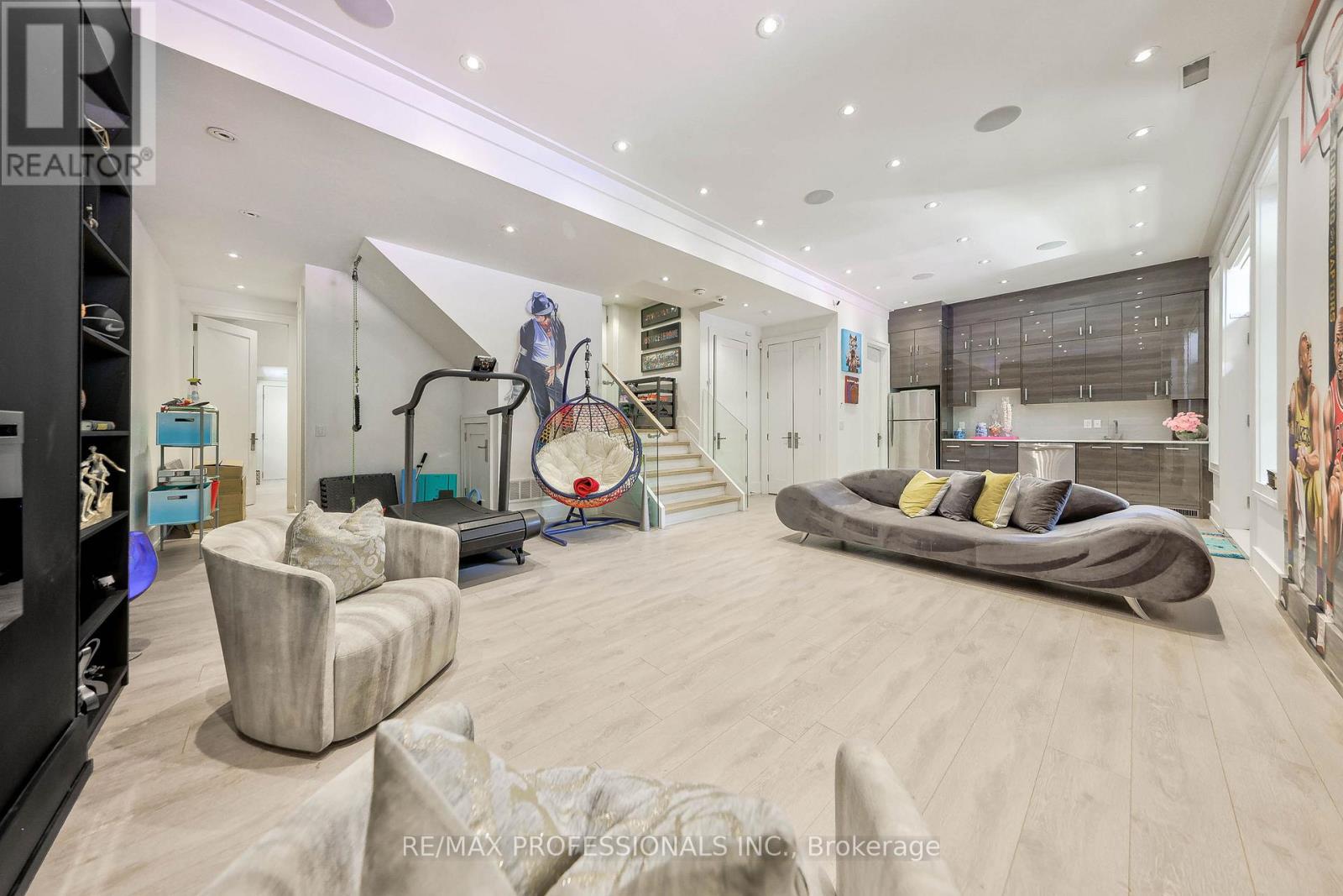 29 Avon Park, Toronto, Ontario  M8Z 3X4 - Photo 47 - W13472178