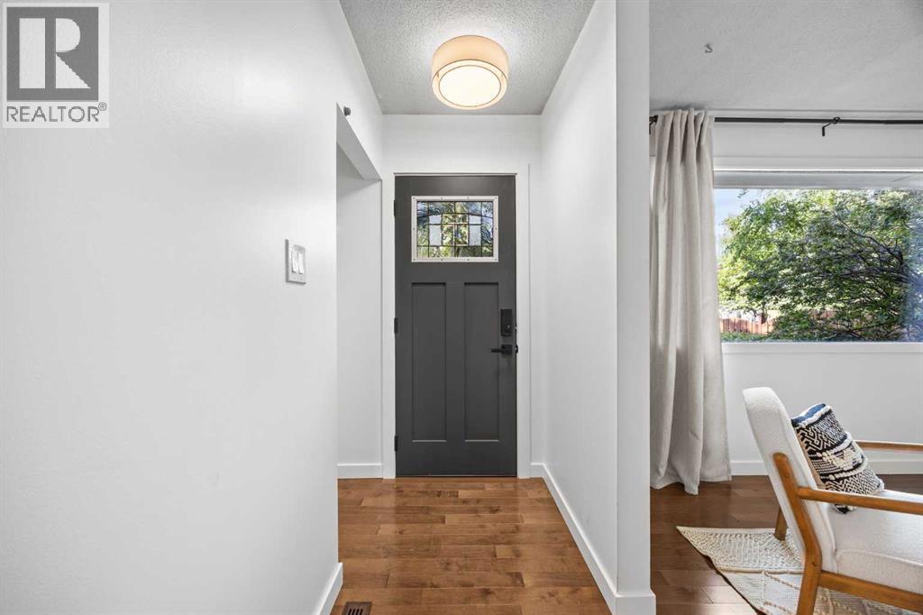 4952 Vanguard Road NW, Calgary, Alberta  T3A 0R5 - Photo 4 - A2322982