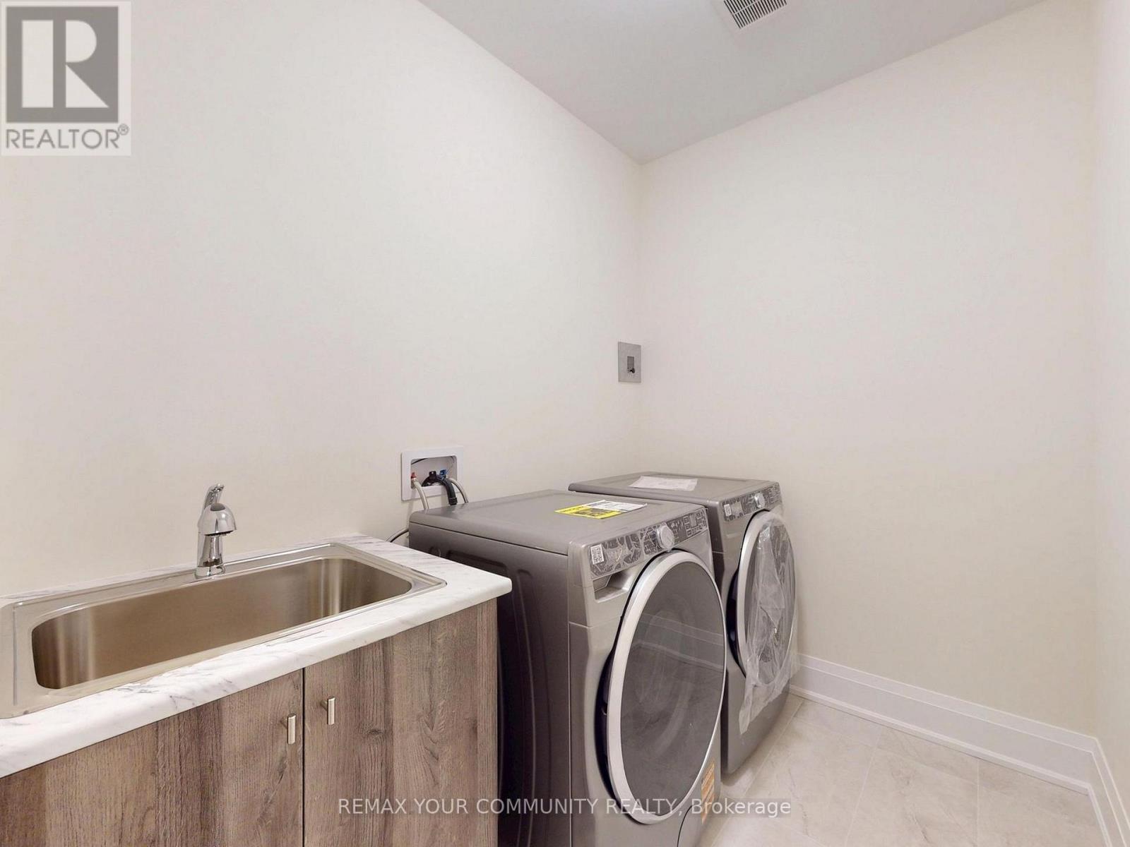 43 Schmeltzer Crescent, Richmond Hill, Ontario  L4E 1K9 - Photo 15 - N13471318