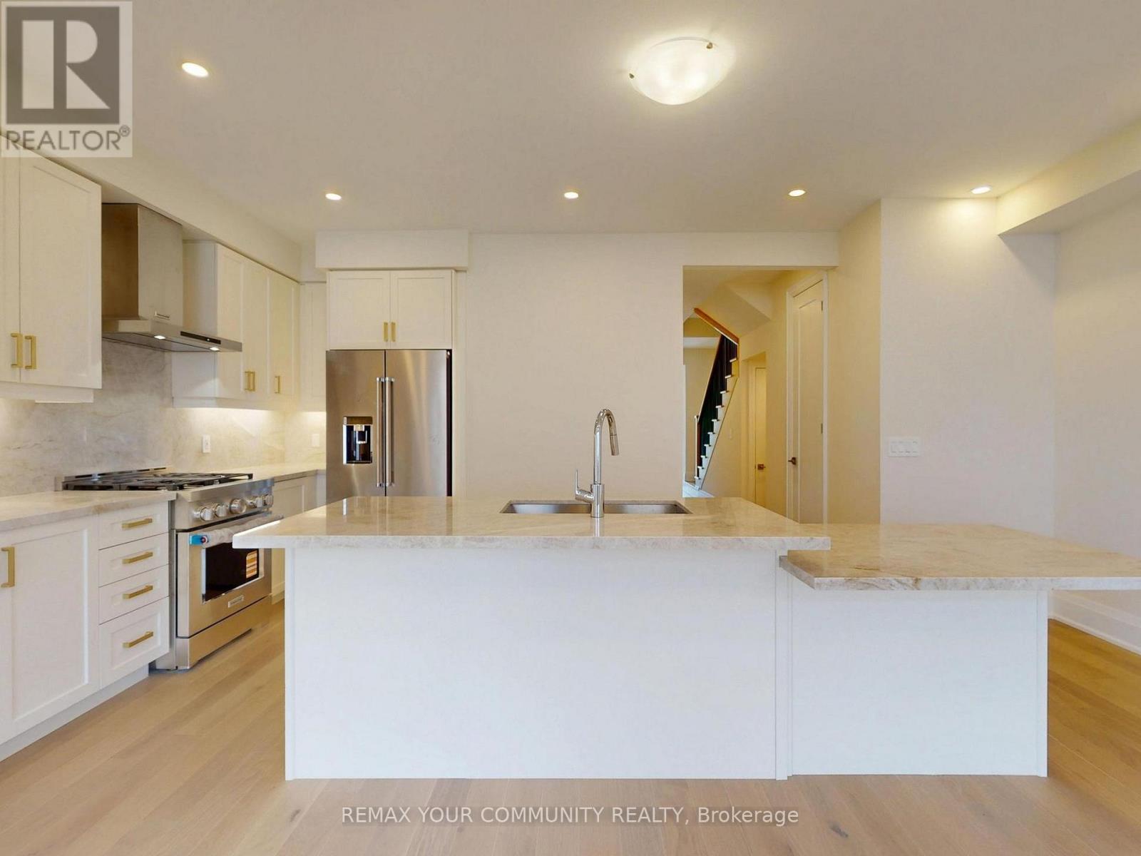 43 Schmeltzer Crescent, Richmond Hill, Ontario  L4E 1K9 - Photo 4 - N13471318