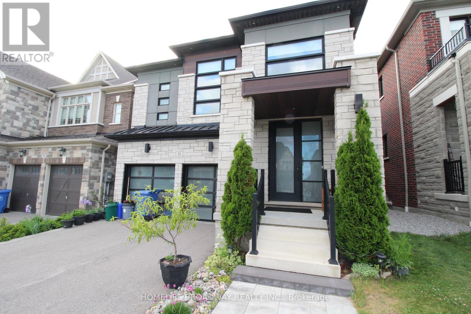 32 Mckean Drive, Whitchurch-Stouffville, Ontario  L4A 0R7 - Photo 2 - N13472224