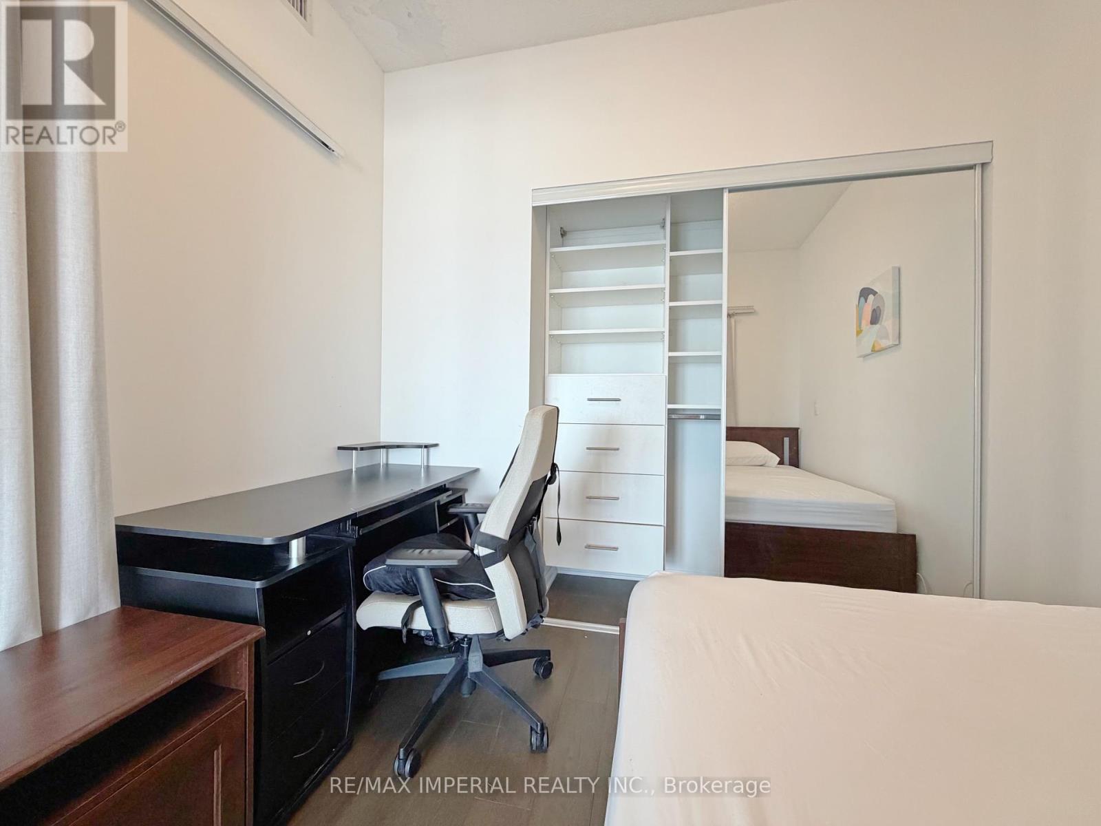 1802 - 832 Bay Street, Toronto, Ontario  M5S 1Z6 - Photo 10 - C13471556
