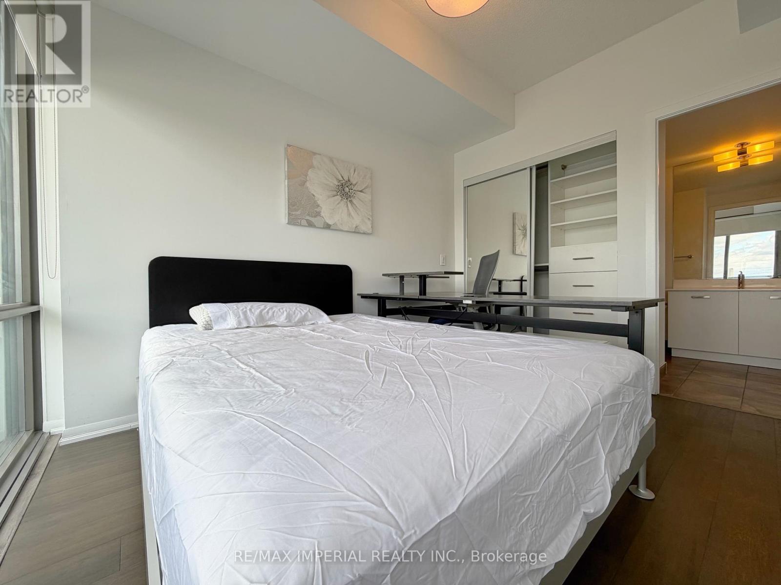 1802 - 832 Bay Street, Toronto, Ontario  M5S 1Z6 - Photo 13 - C13471556