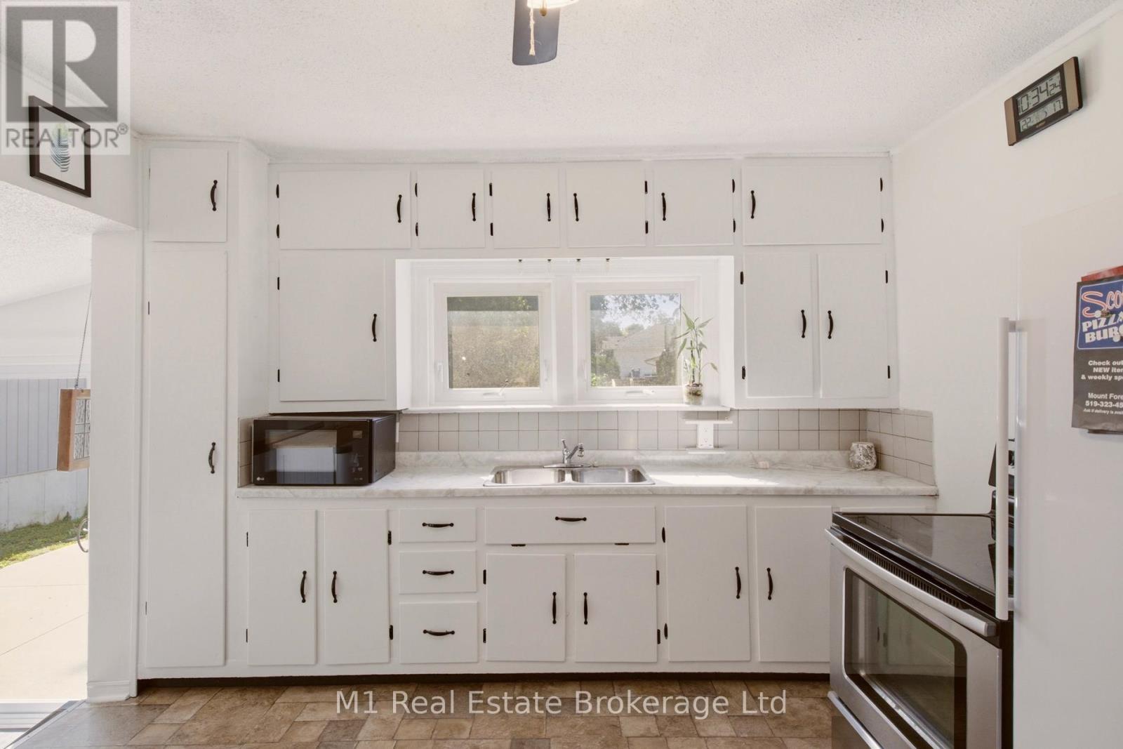 204 King Street E, Wellington North (Mount Forest), Ontario  N0G 2L2 - Photo 12 - X13472268