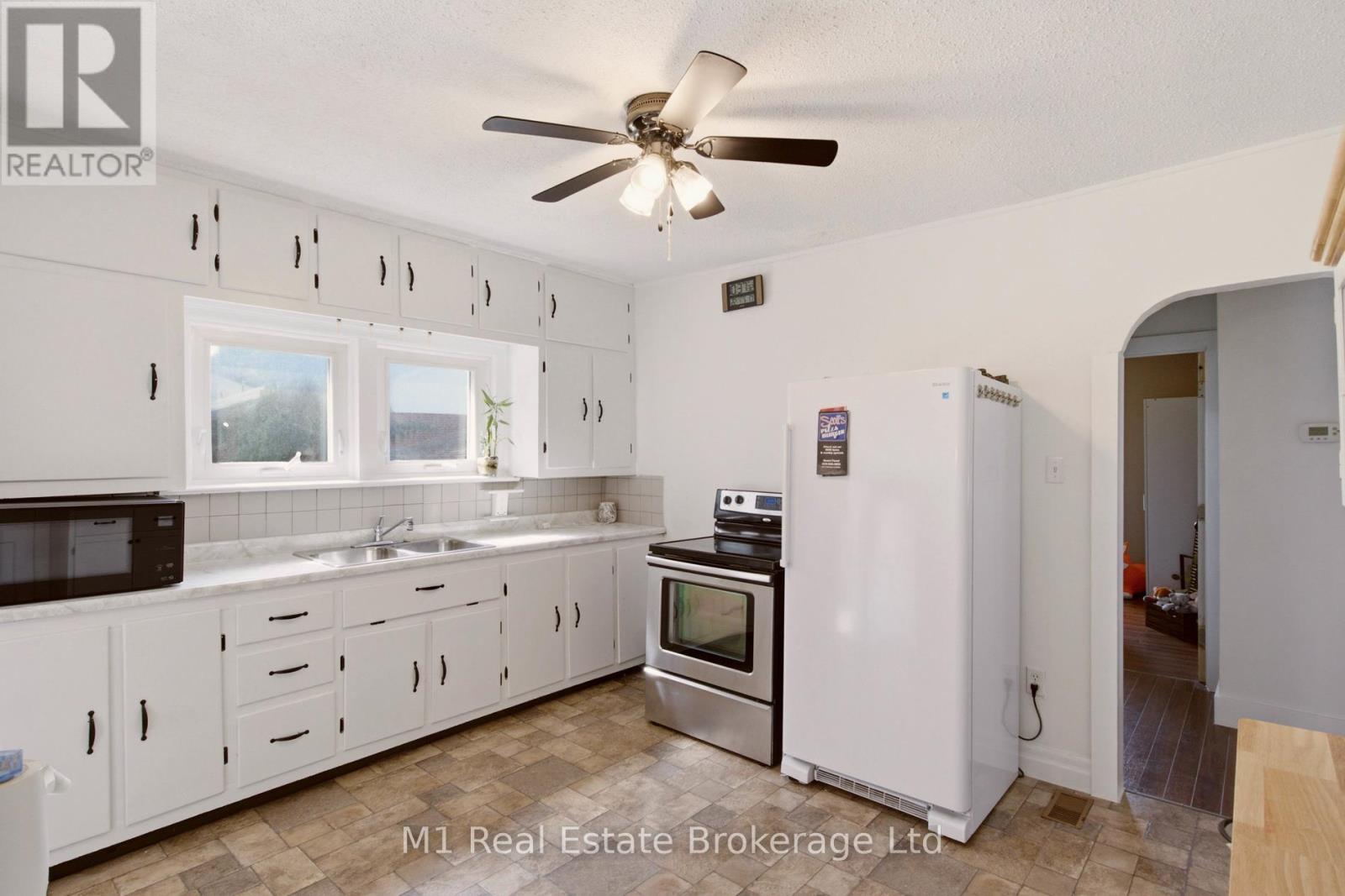 204 King Street E, Wellington North (Mount Forest), Ontario  N0G 2L2 - Photo 13 - X13472268