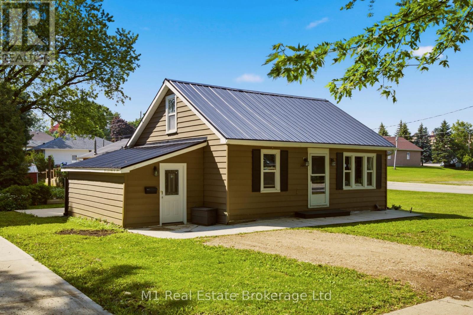 204 King Street E, Wellington North (Mount Forest), Ontario  N0G 2L2 - Photo 2 - X13472268