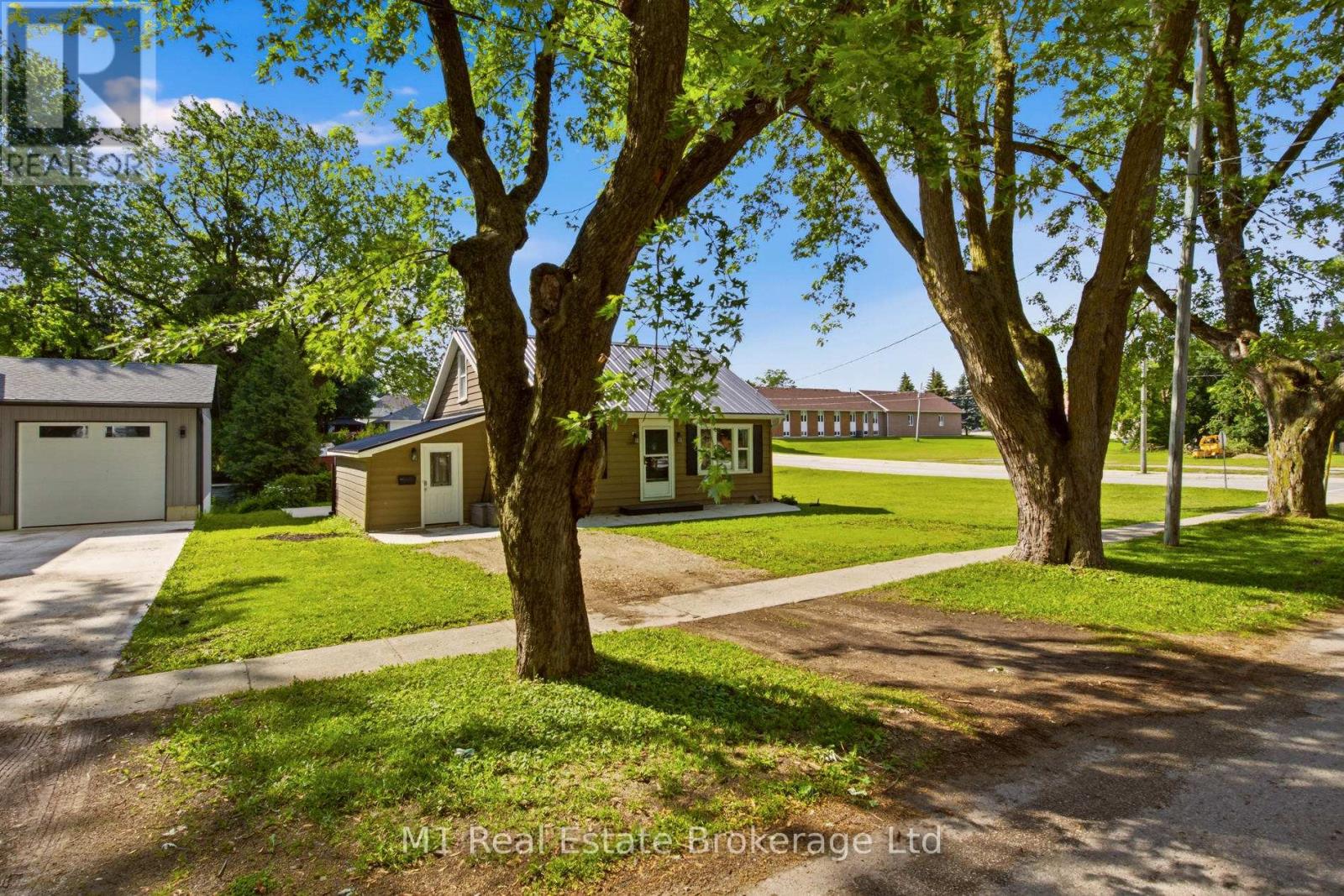 204 King Street E, Wellington North (Mount Forest), Ontario  N0G 2L2 - Photo 3 - X13472268