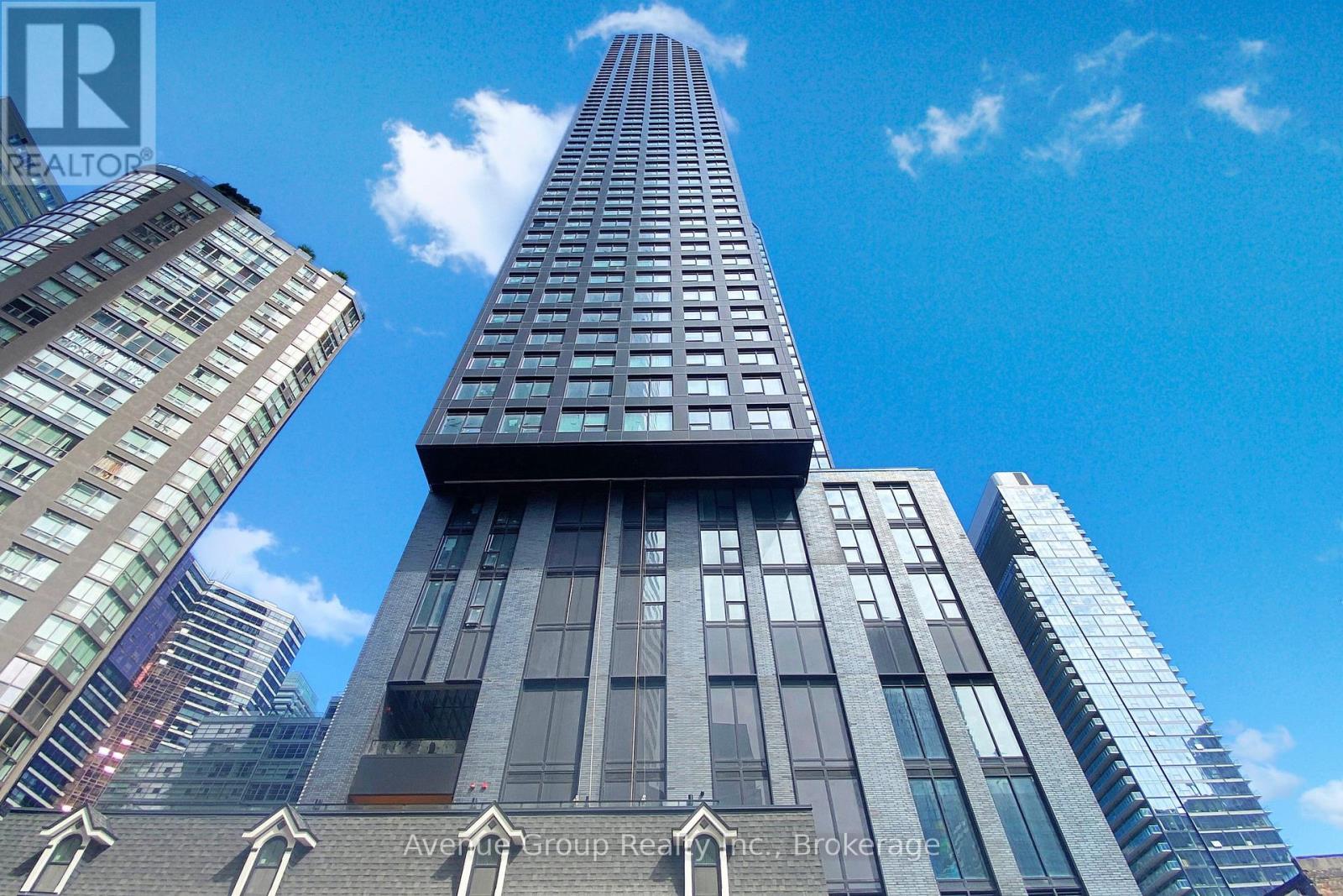 708 - 8 WELLESLEY STREET W, Toronto, Ontario