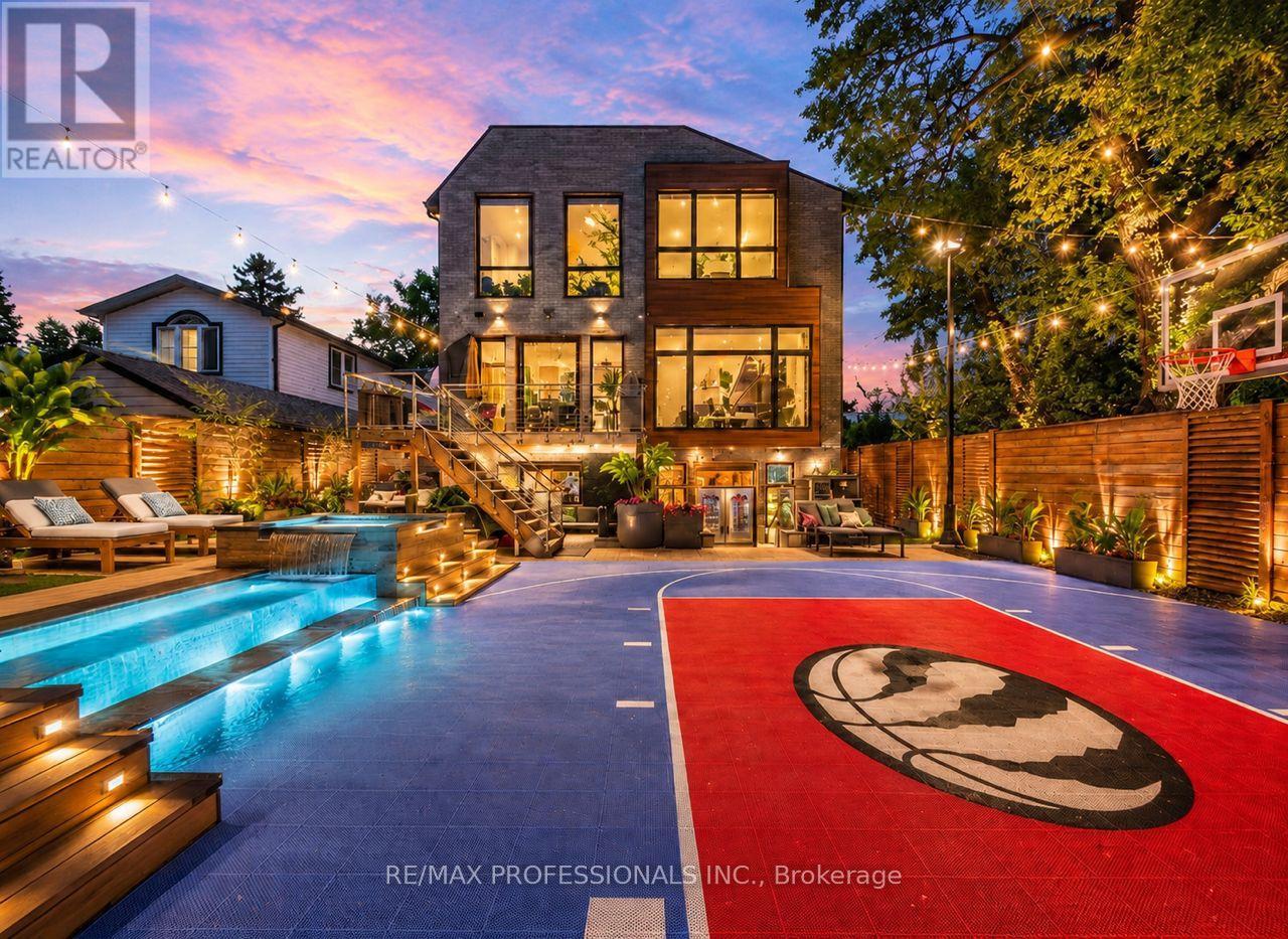 29 AVON PARK, Toronto, Ontario