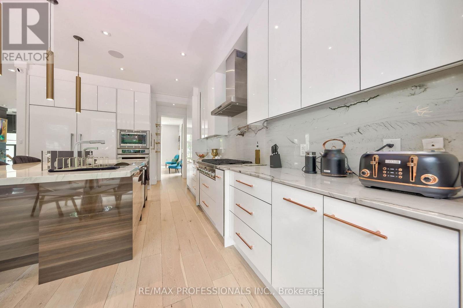 29 Avon Park, Toronto, Ontario  M8Z 3X4 - Photo 18 - W13472178