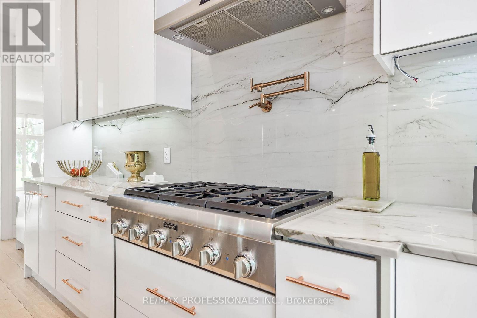 29 Avon Park, Toronto, Ontario  M8Z 3X4 - Photo 19 - W13472178