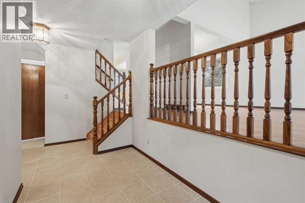 27 Woodgreen Place Sw, Calgary, Alberta  T2W 4A3 - Photo 6 - A2321722